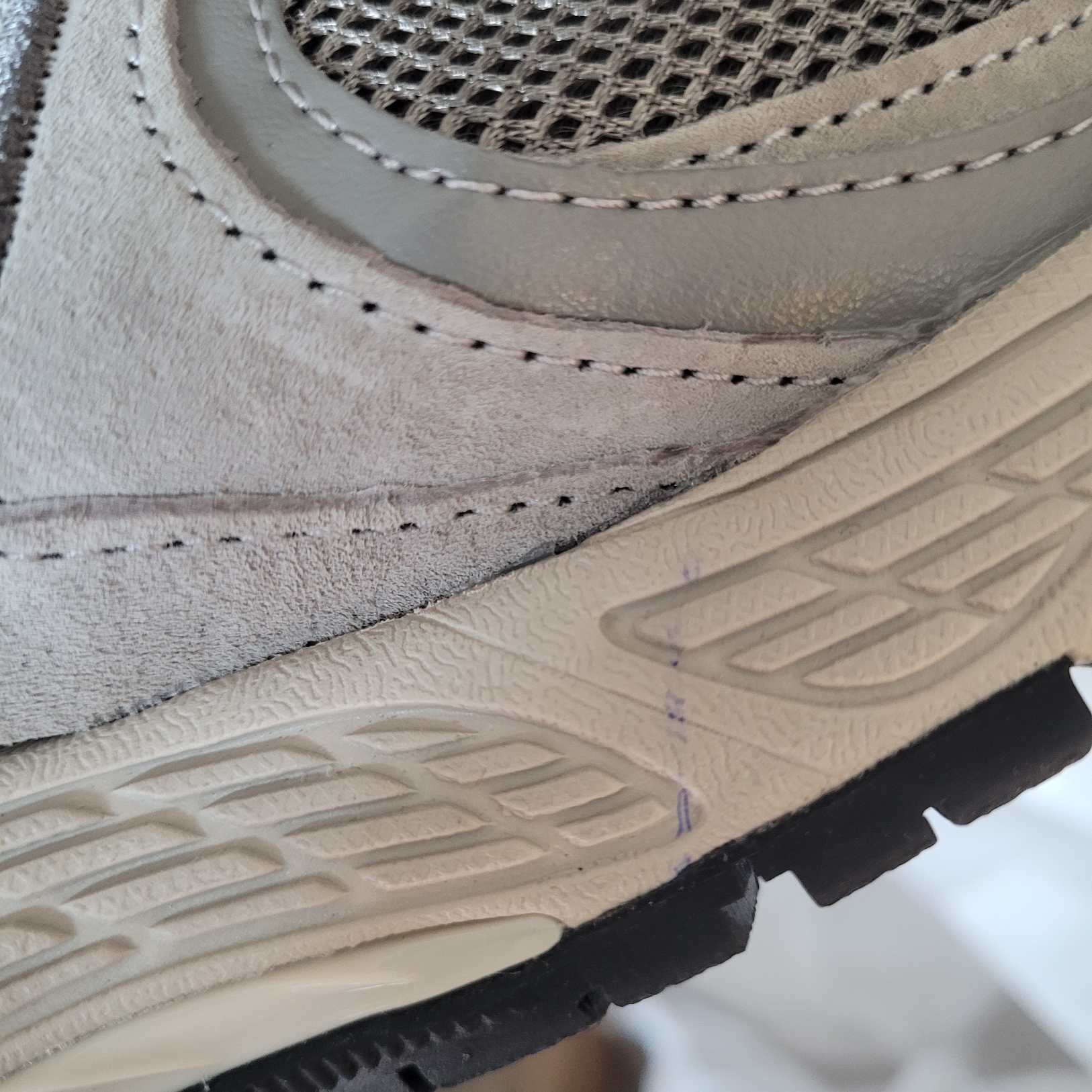New Balance 2002R Grey 착용 스타일 - 4