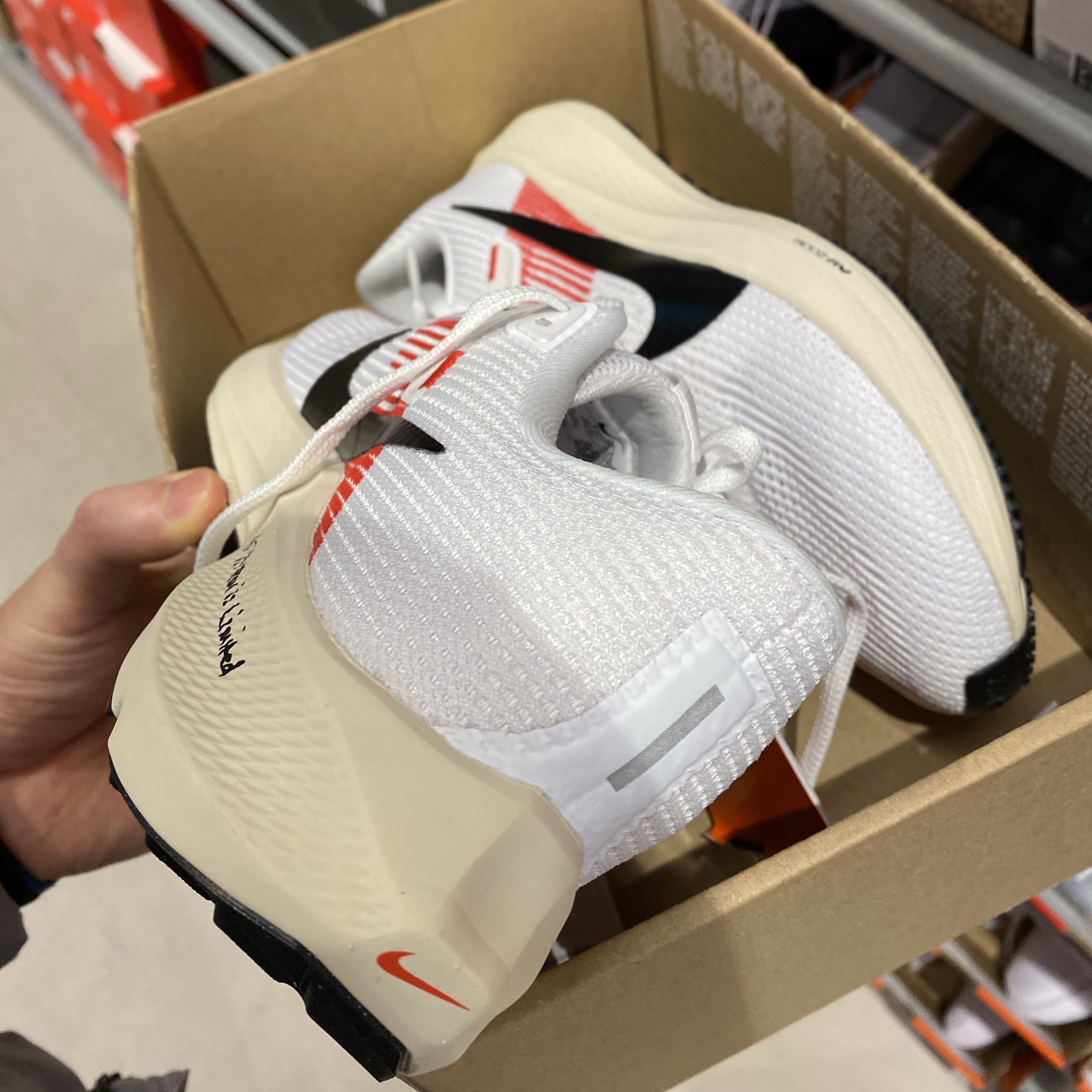 Nike Air Zoom Pegasus 40 Eliud Kipchoge, Birkenstock Boston Soft Footbed Taupe - Regular 착용 스타일 - 3