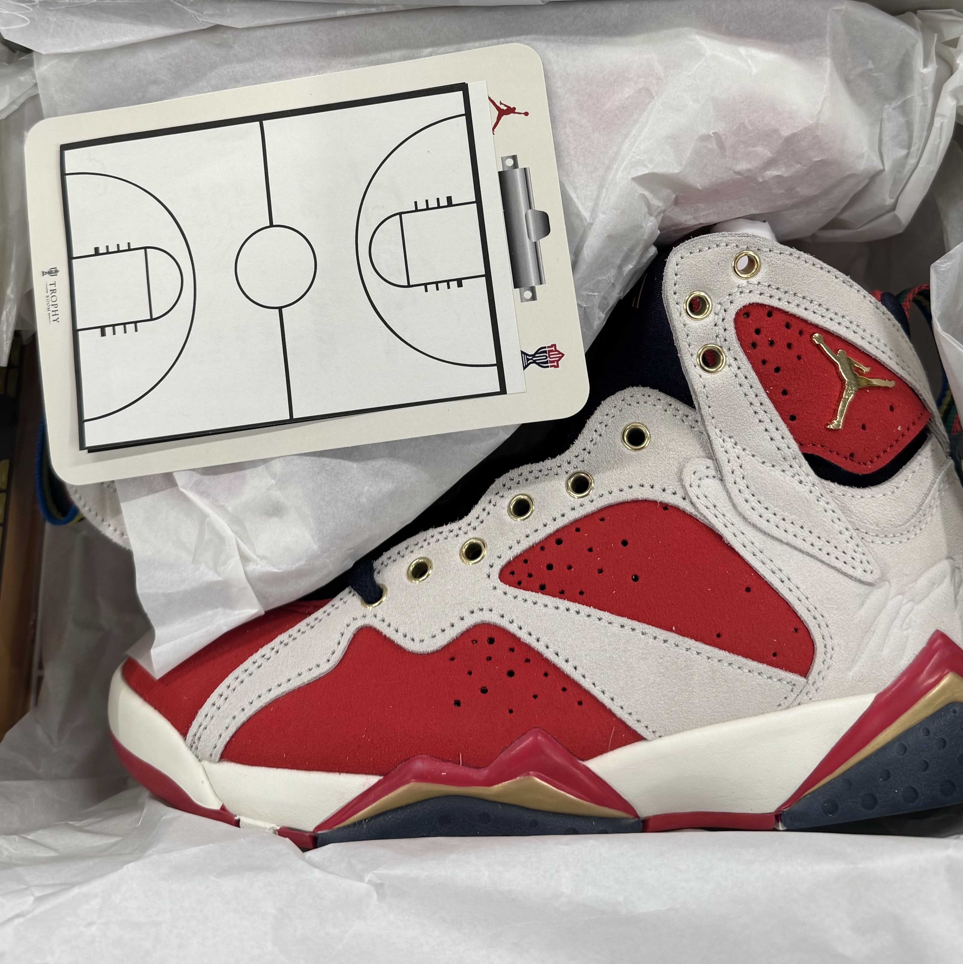 Jordan 7 x Trophy Room Retro SP True Red and Obsidian 착용 스타일