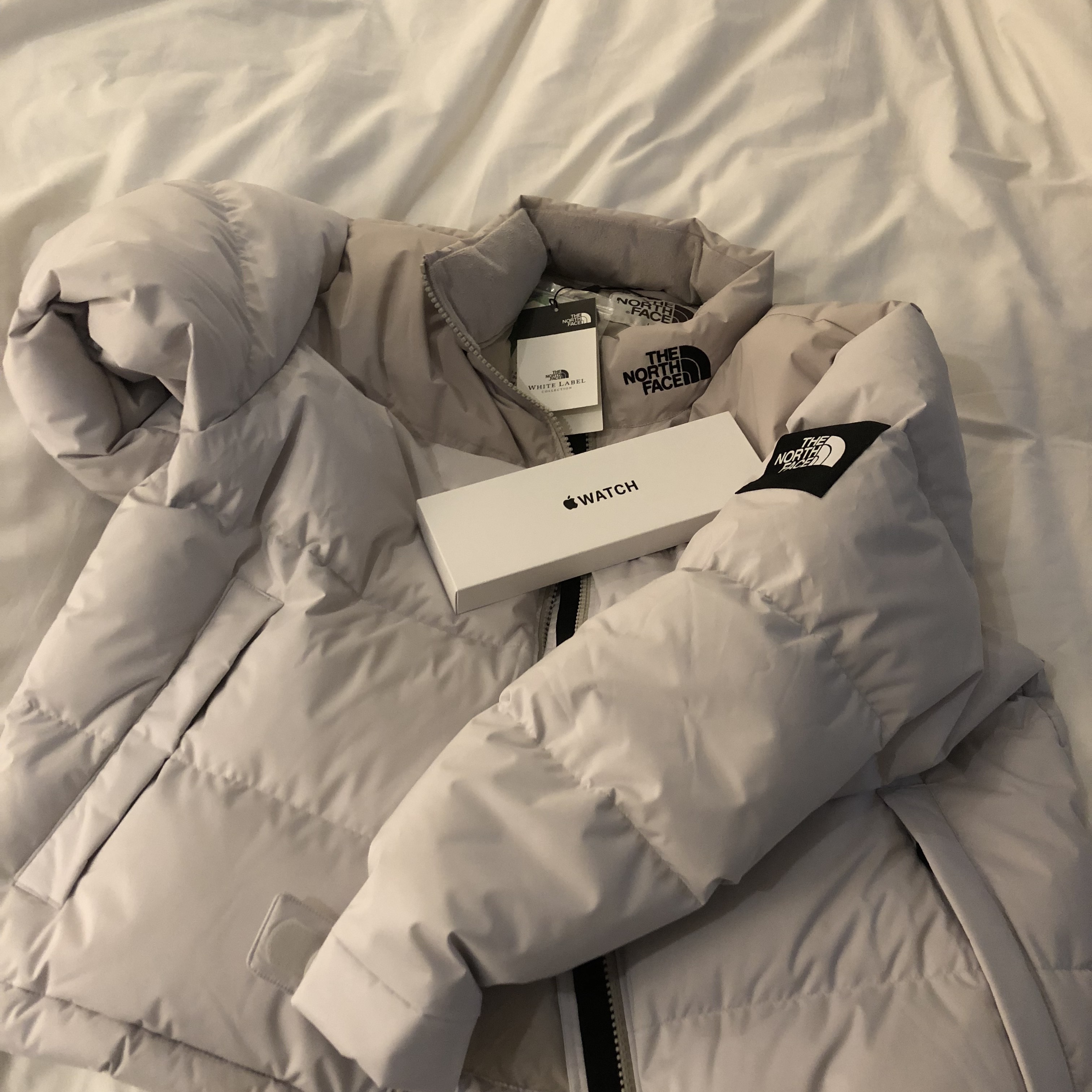 The North Face White Label Neo Nuptse Down Jacket Cream, Apple Watch SE 2023 44mm GPS Midnight Aluminium Case with Sport Band S/M Midnight (Korean Ver.) 착용 스타일
