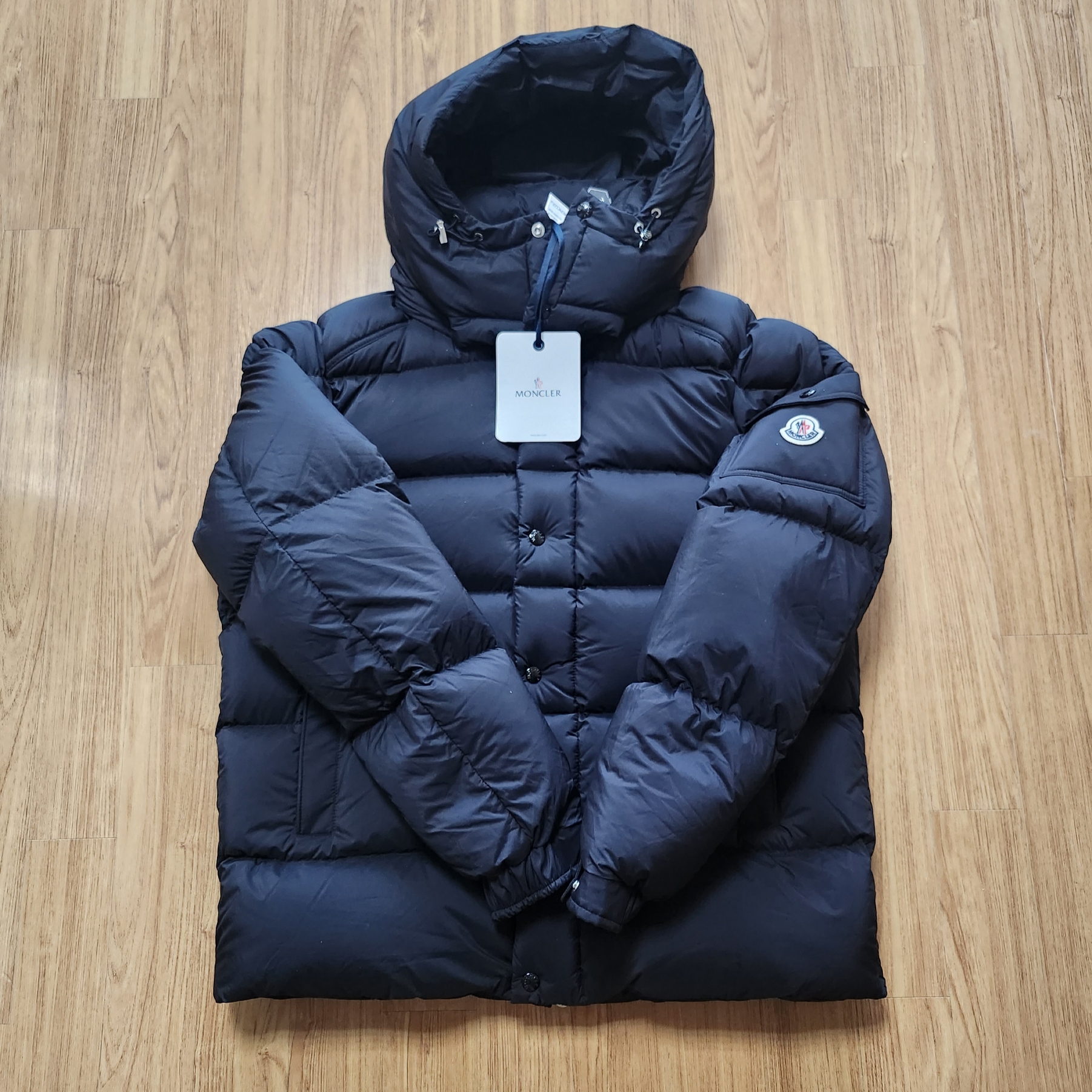 Moncler Vezere Short Down Jacket Black - 23FW 착용 스타일