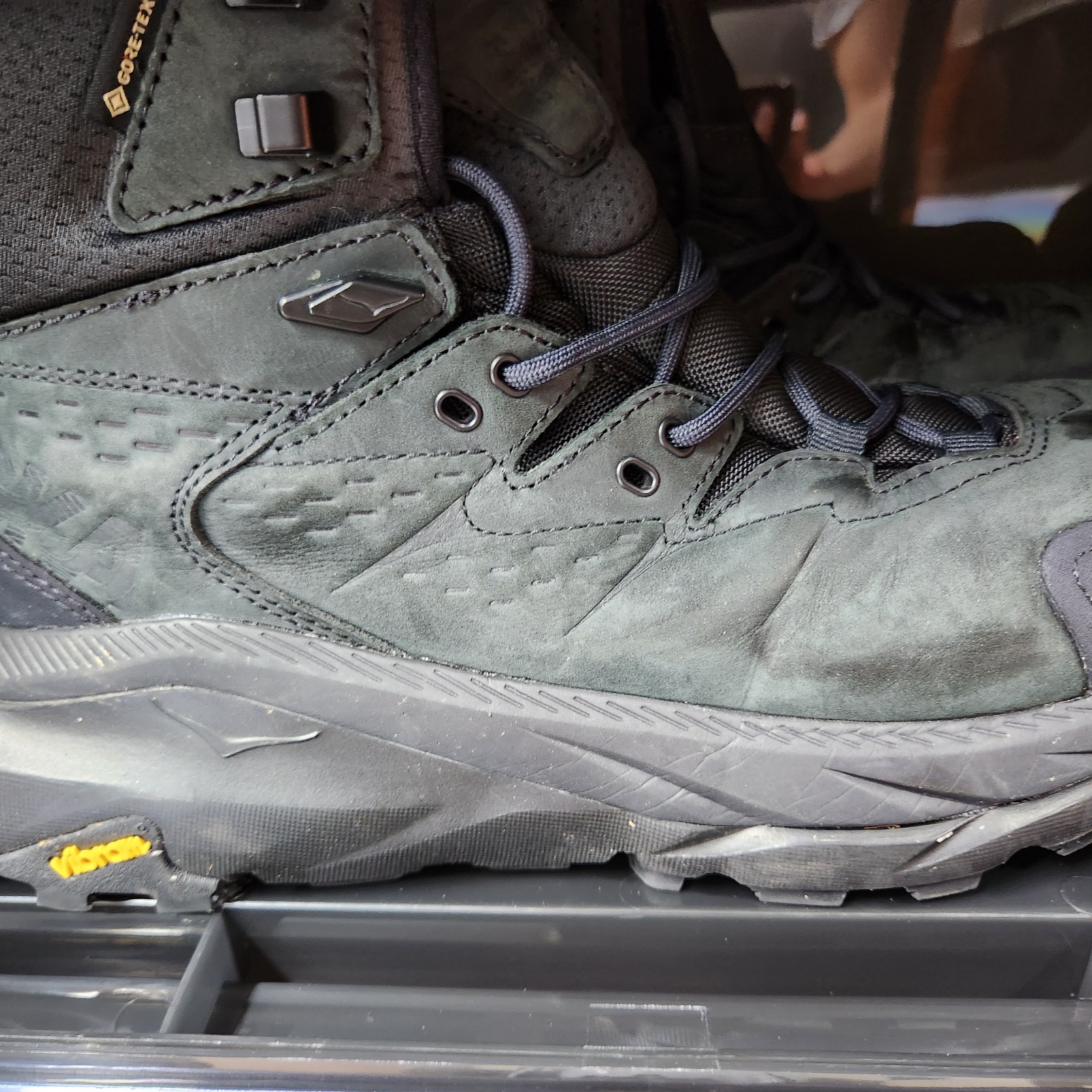 Hoka Kaha 2 Gore-Tex Black 착용 스타일