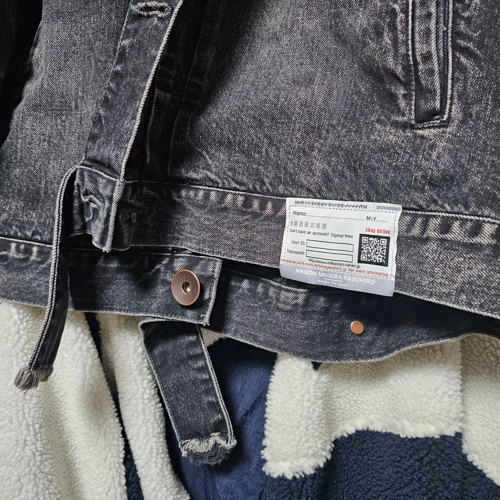 Maison Mihara Yasuhiro Opened Facing Denim Jacket Black 착용 스타일 - 3