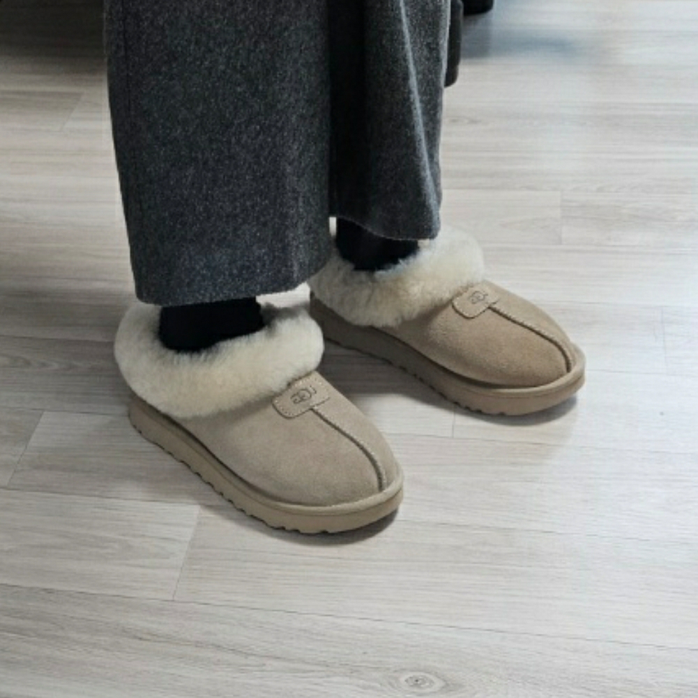 (W) UGG Tazzette Slipper Sand 착용 스타일