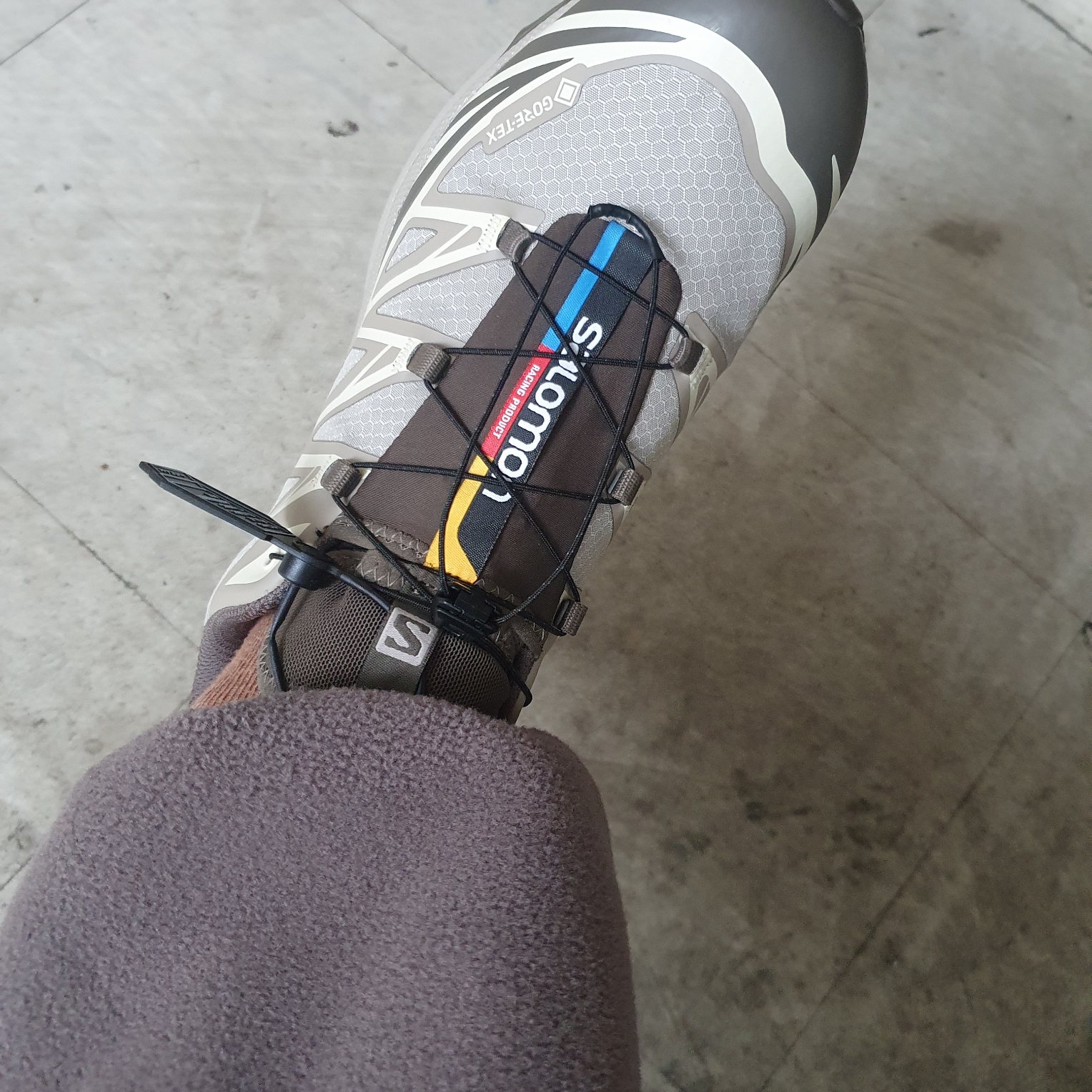 Salomon XT-6 Gore-Tex Vintage Khaki 착용 스타일