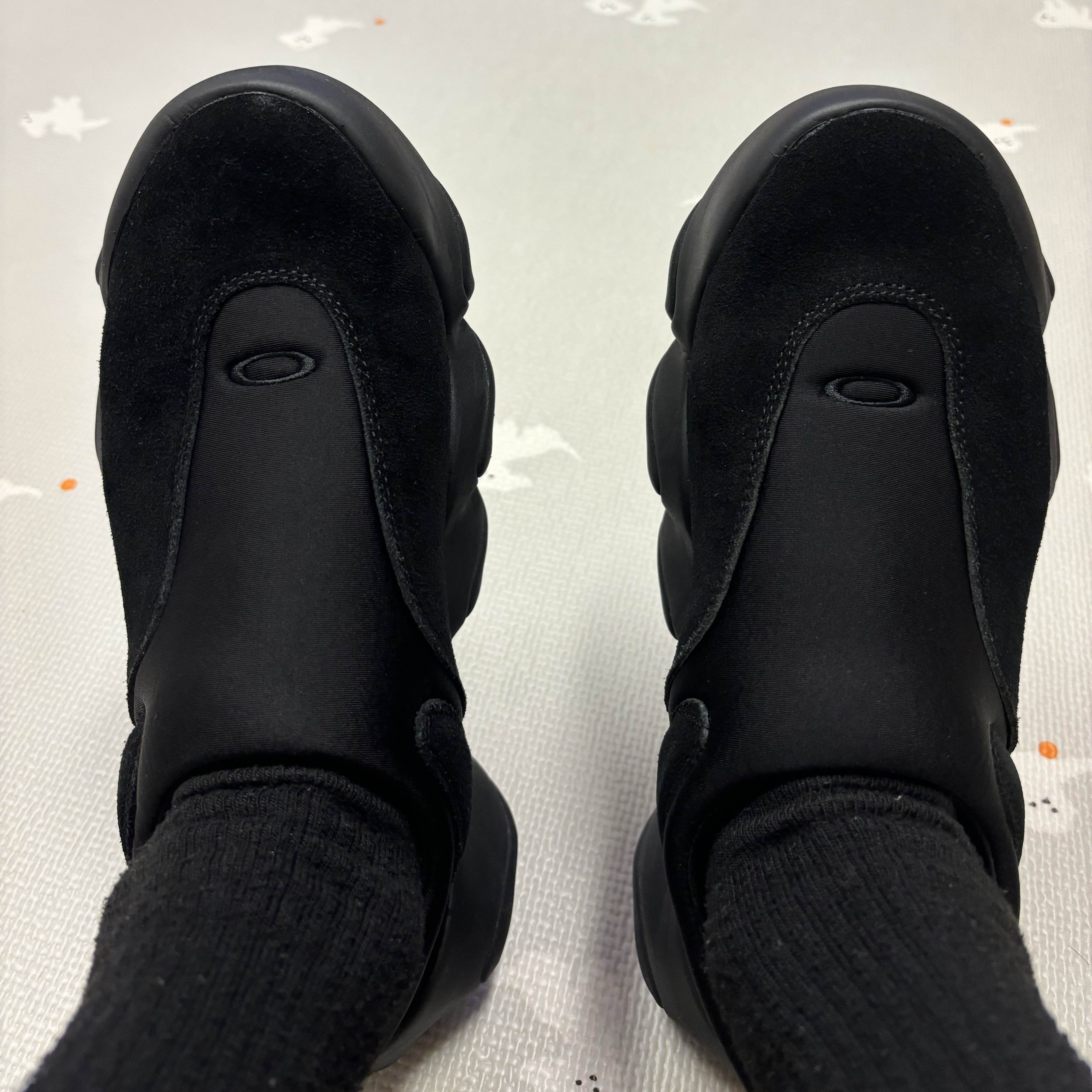 Oakley Factory Team x Junya Watanabe Man Suede Flesh Black 착용 스타일