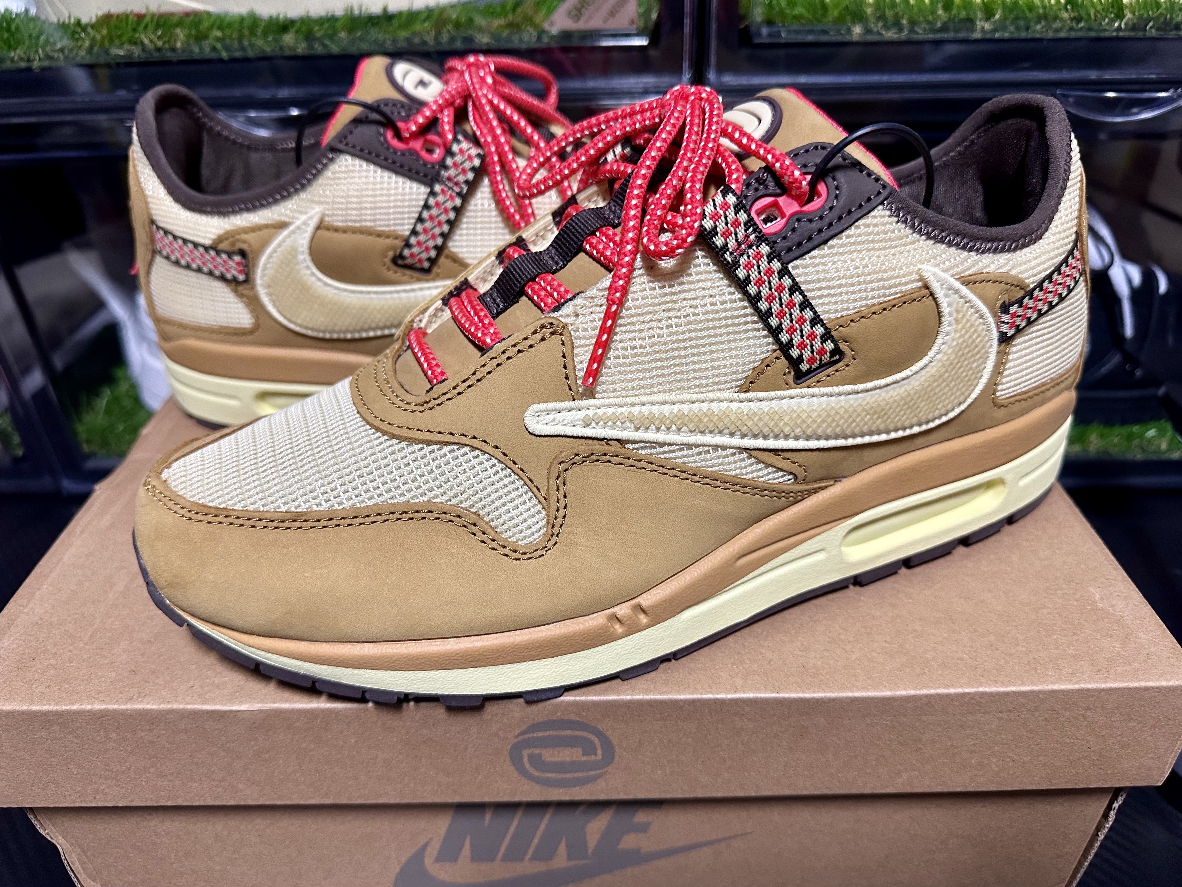 Nike x Travis Scott Air Max 1 Cact.us Wheat 착용 스타일 - 1