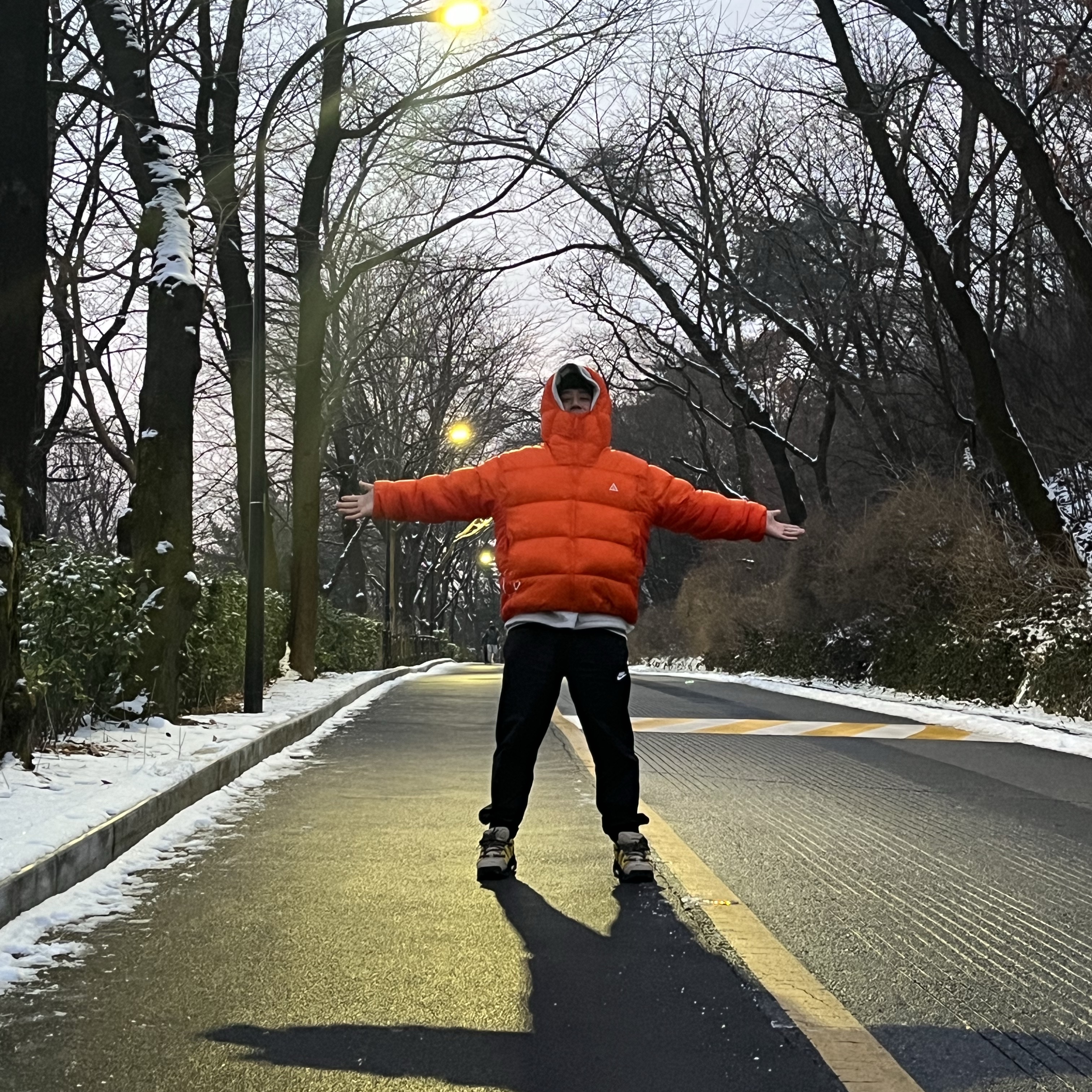 Nike x Ambush Air More Uptempo Low Vivid Sulfur and Limestone, Nike ACG Therma-Fit ADV Lunar Lake Puffer Jacket Safety Orange - Asia 착용 스타일