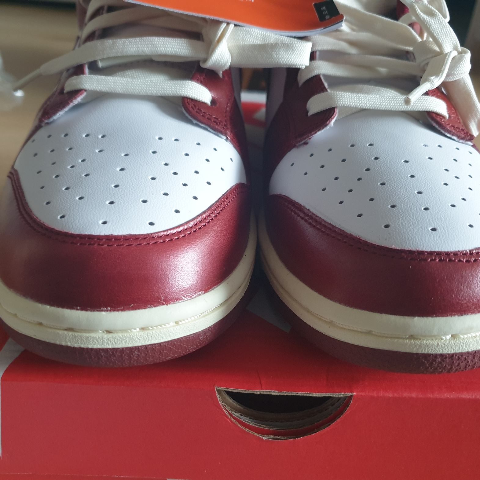 (W) Nike Dunk Low Retro PRM Team Red and White 착용 스타일