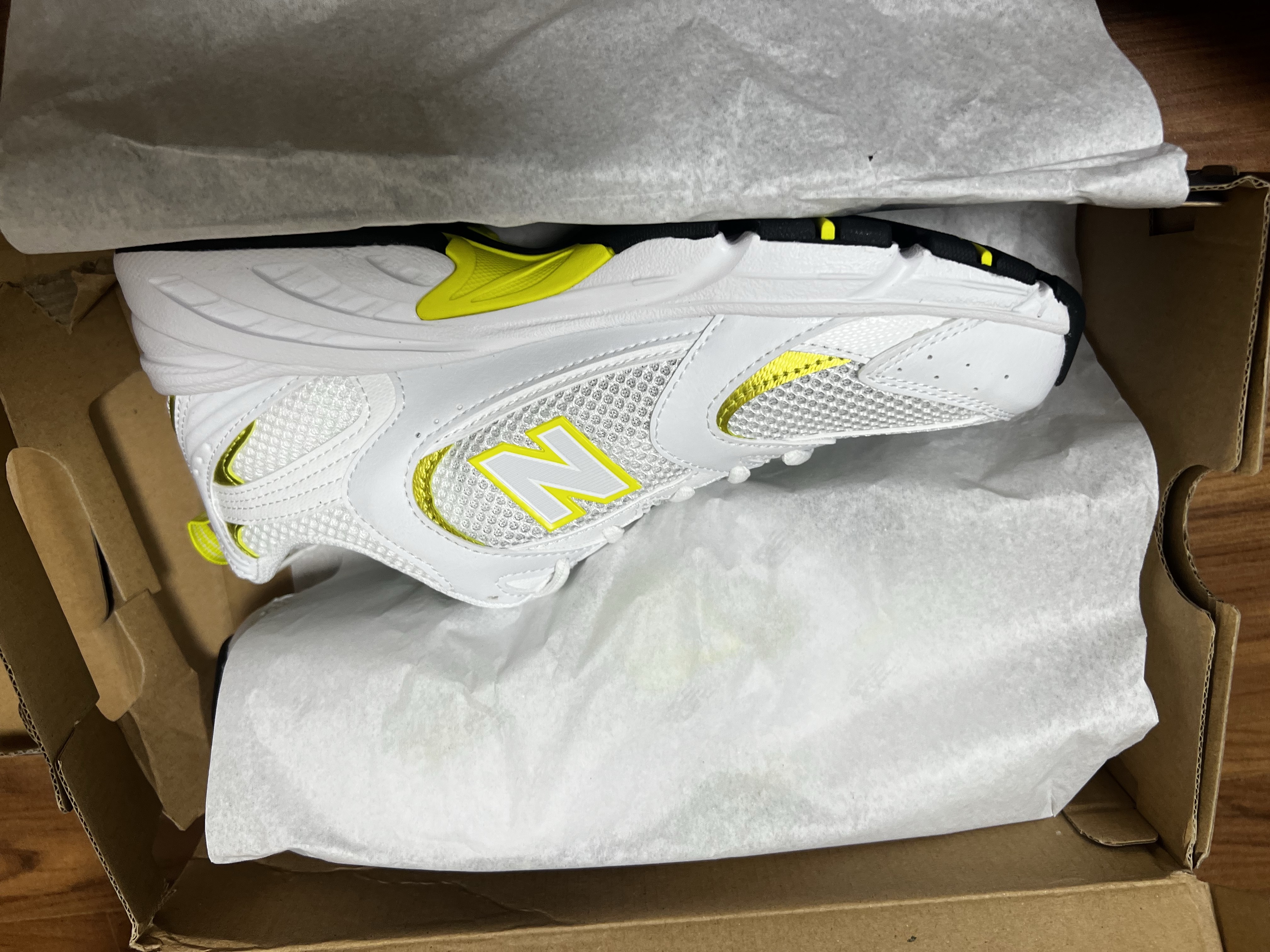New Balance 530 Lemonade 착용 스타일