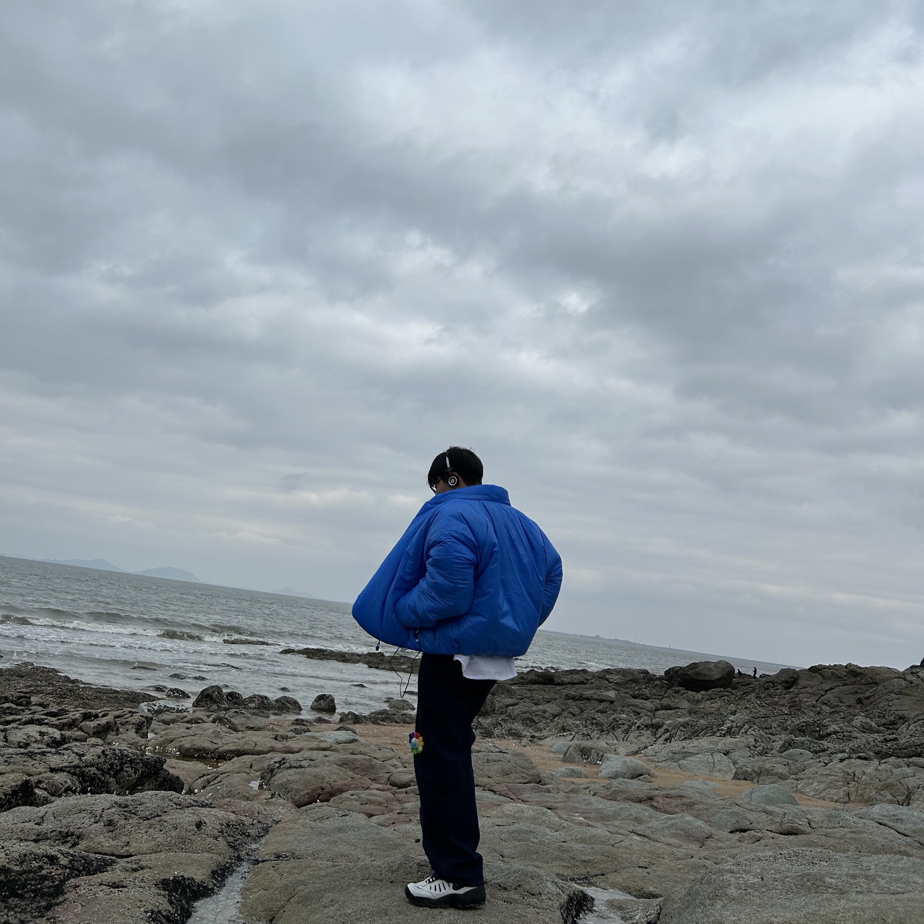 Yeezy Gap Round Jacket Blue, Nike x Ambush Air Adjust Force SP Summit White and Black 착용 스타일 - 1