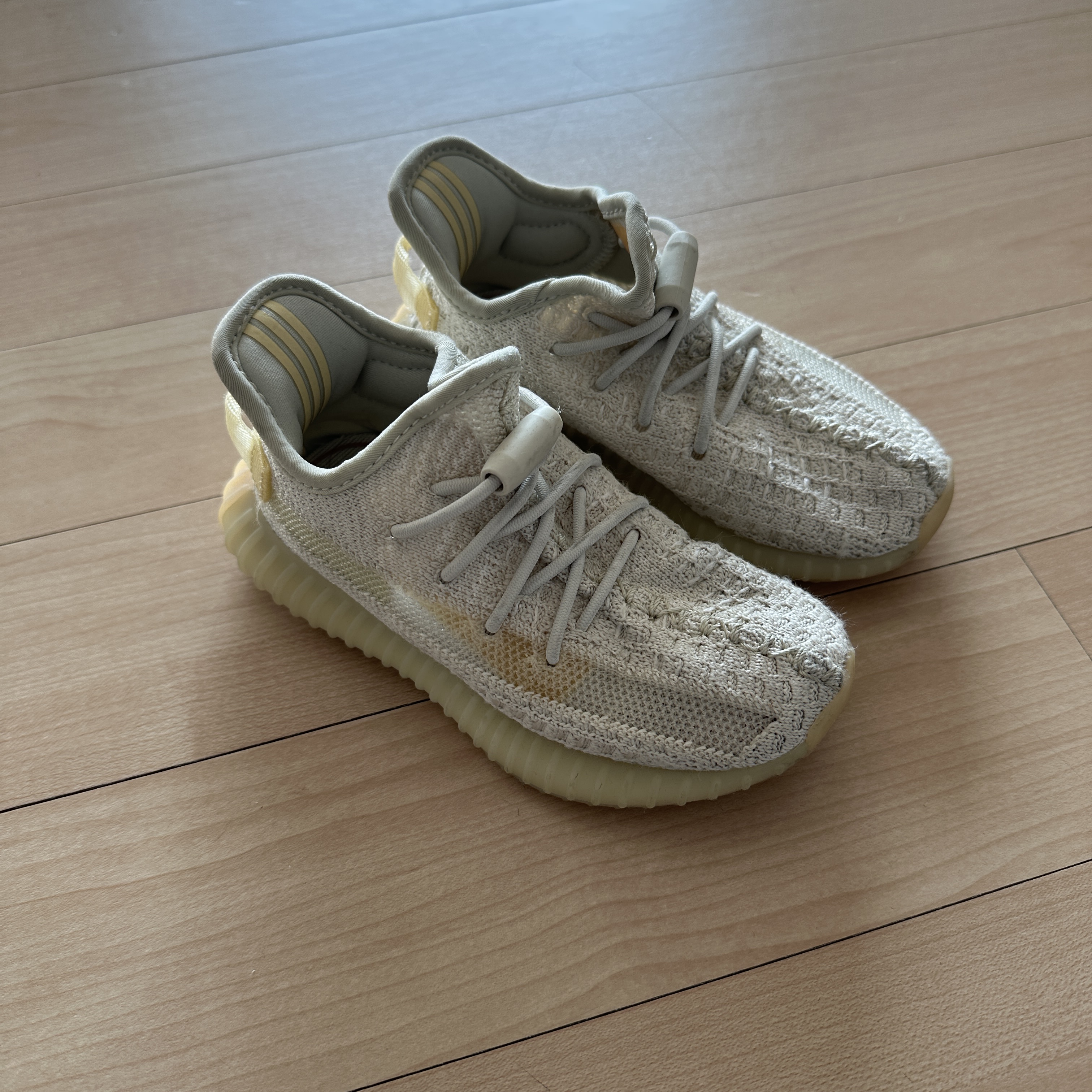 (Infant) Adidas Yeezy Boost 350 V2 Light 착용 스타일