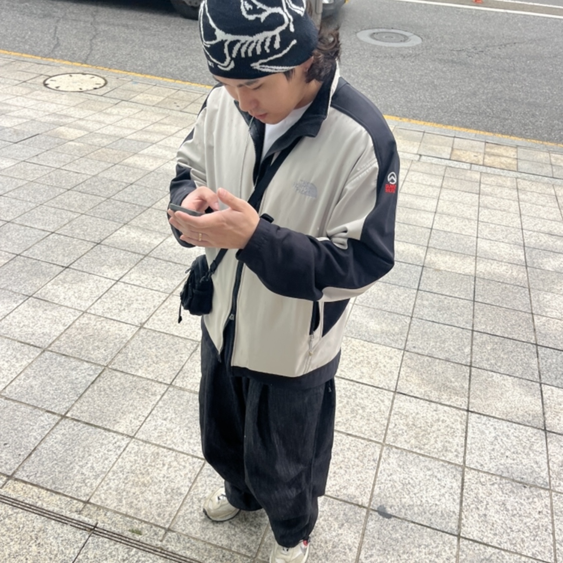 Arc'teryx Bird Head Toque Orca, Nike x Sacai VaporWaffle Royal Fuchsia 착용 스타일