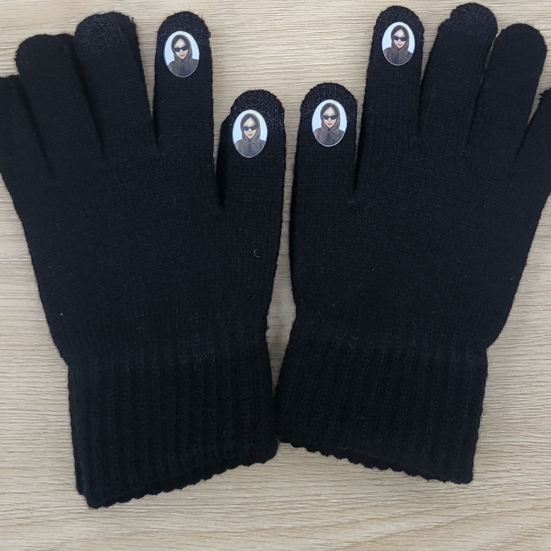 Meenoi Selfie Gloves Black 착용 스타일
