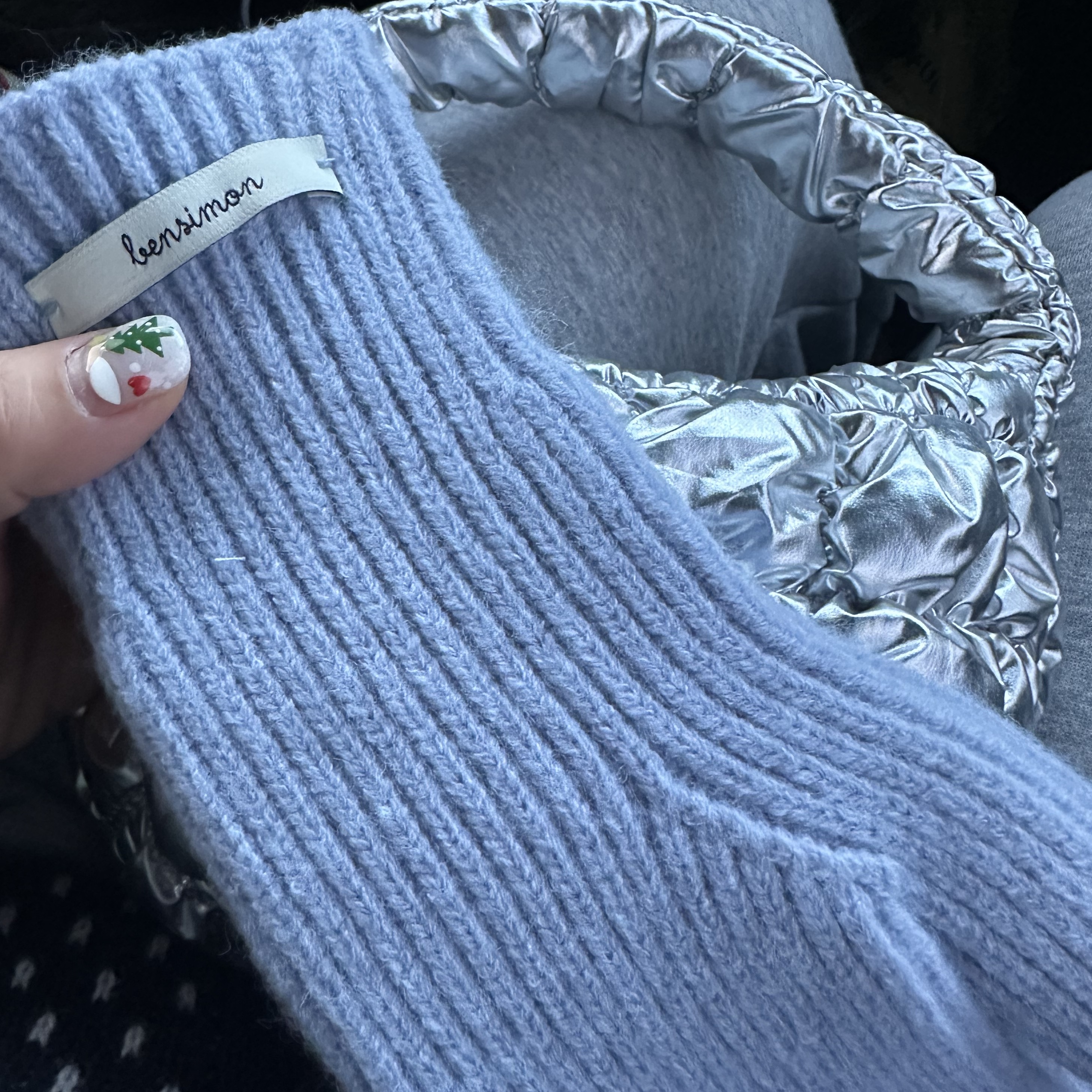 COS Quilted Micro Bag Silver, Bensimon Finger Hole Gloves Storm Blue 착용 스타일