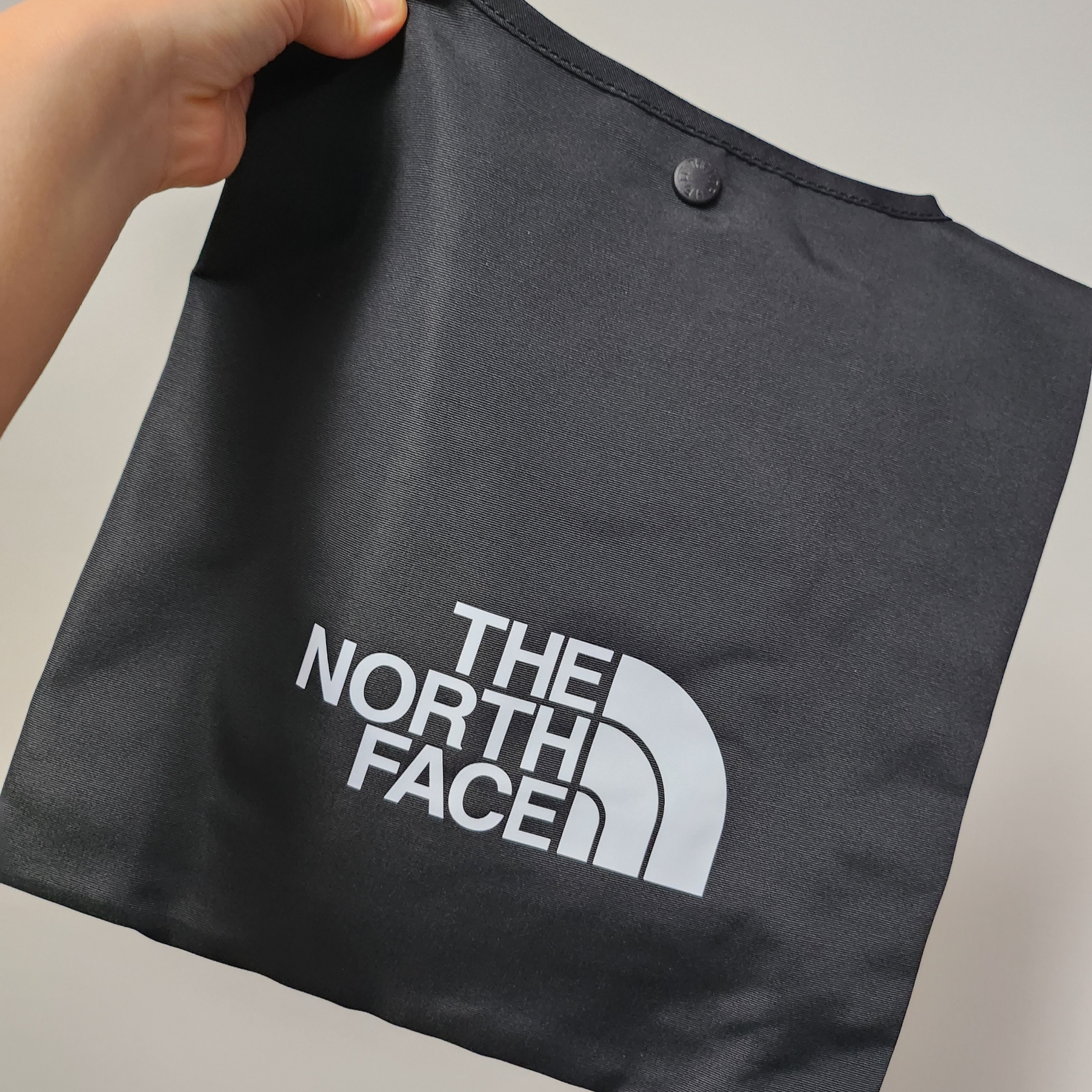 The North Face Lindo Shopper Bag Mini Navy 착용 스타일
