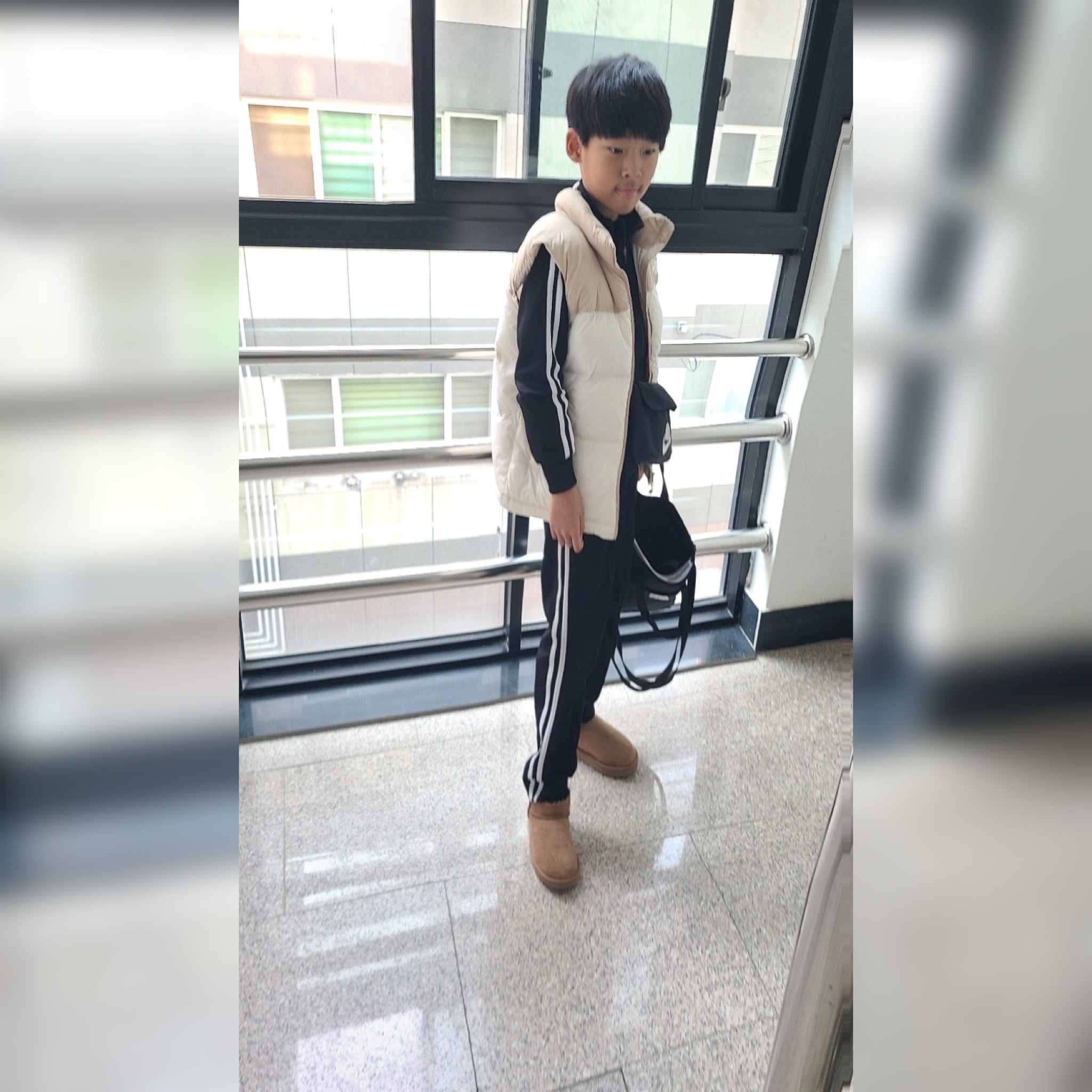 (W) UGG Classic Ultra Mini Boots Chestnut, Nike NSW Futura 365 Crossbody Bag 3L Black 착용 스타일
