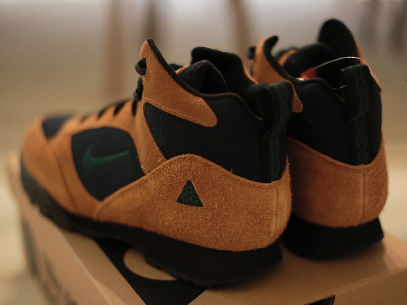 Nike ACG Torre Mid Waterproof Burnt Sienna and Obsidian, Nike ACG Torre Mid Waterproof Pecan and Olive Grey 착용 스타일 - 3