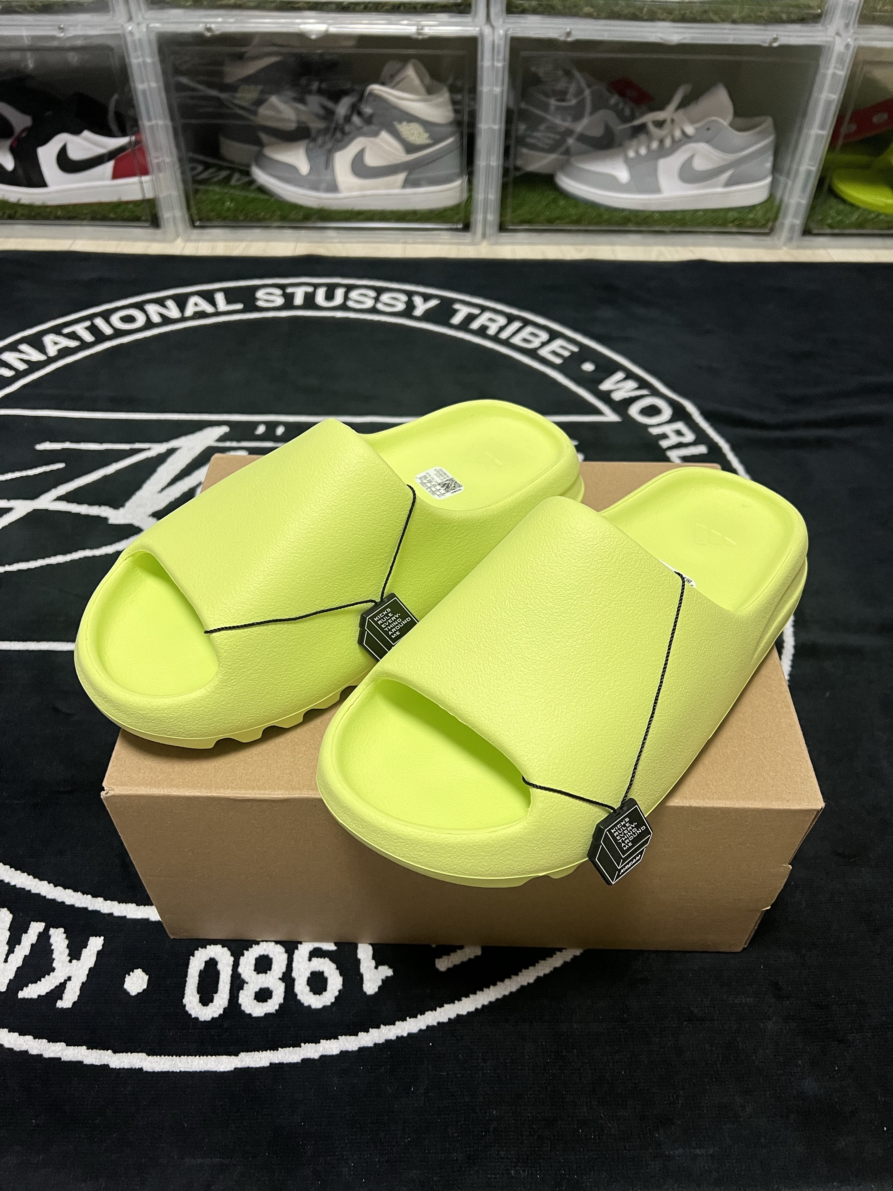 New Balance 574 Legacy Navy, Adidas Yeezy Slide Glow Green 2022/2023 착용 스타일 - 2