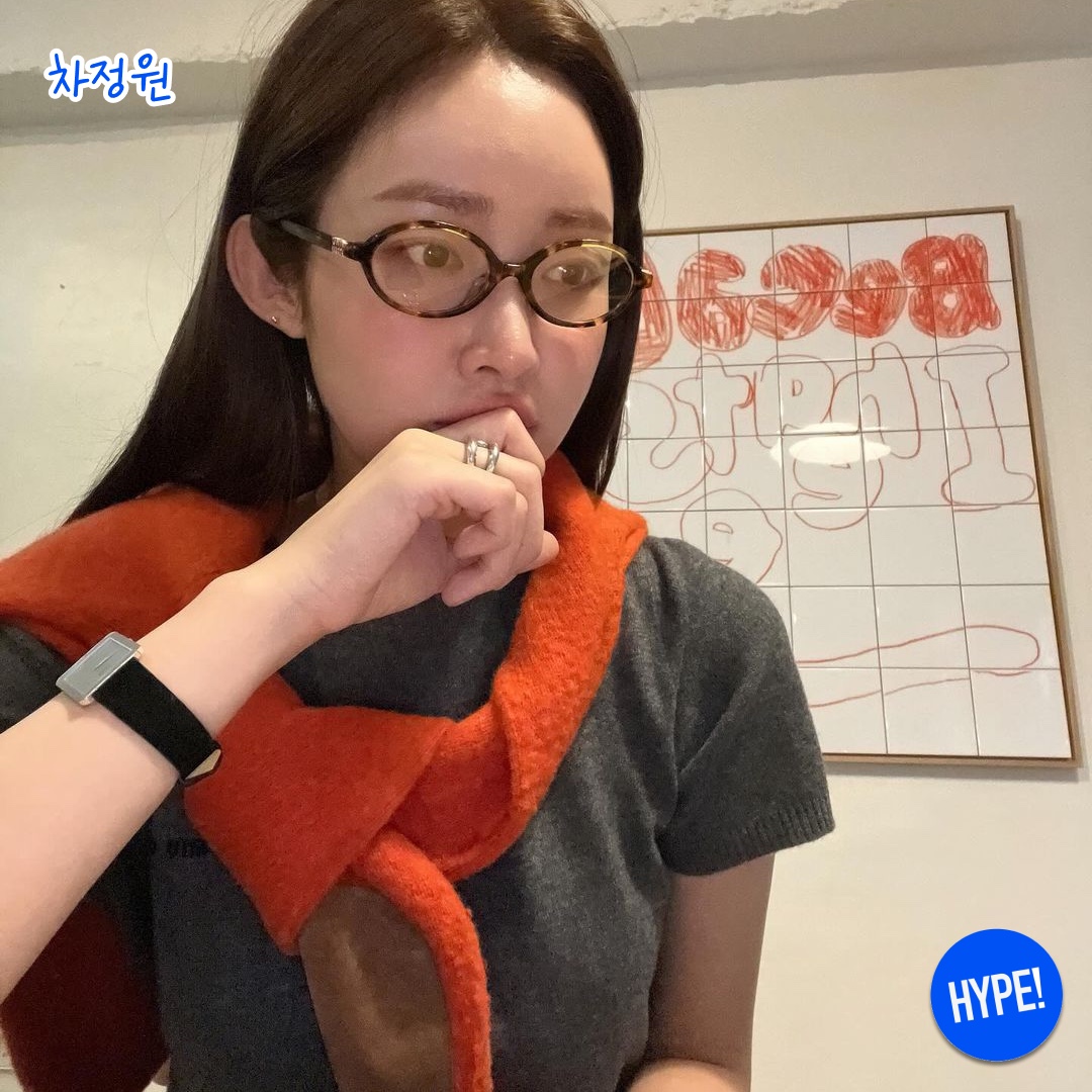 (W) 미우 미우 리가드 선글라스 블루 렌즈 허니 톨토이즈쉘 아세테이트 얼터너티브 핏, 젠틀 몬스터 x 데이제르 피어스드 02 실버 착용 스타일 - 6