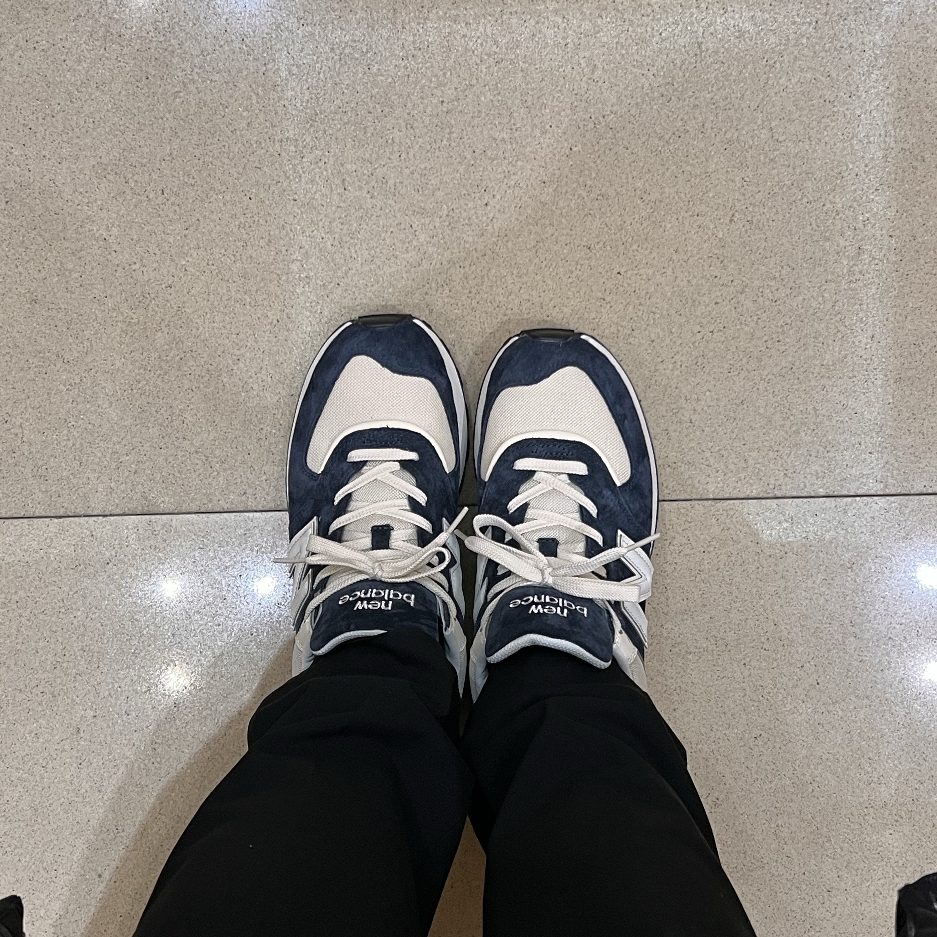 New Balance 574 Legacy Navy Blue 착용 스타일