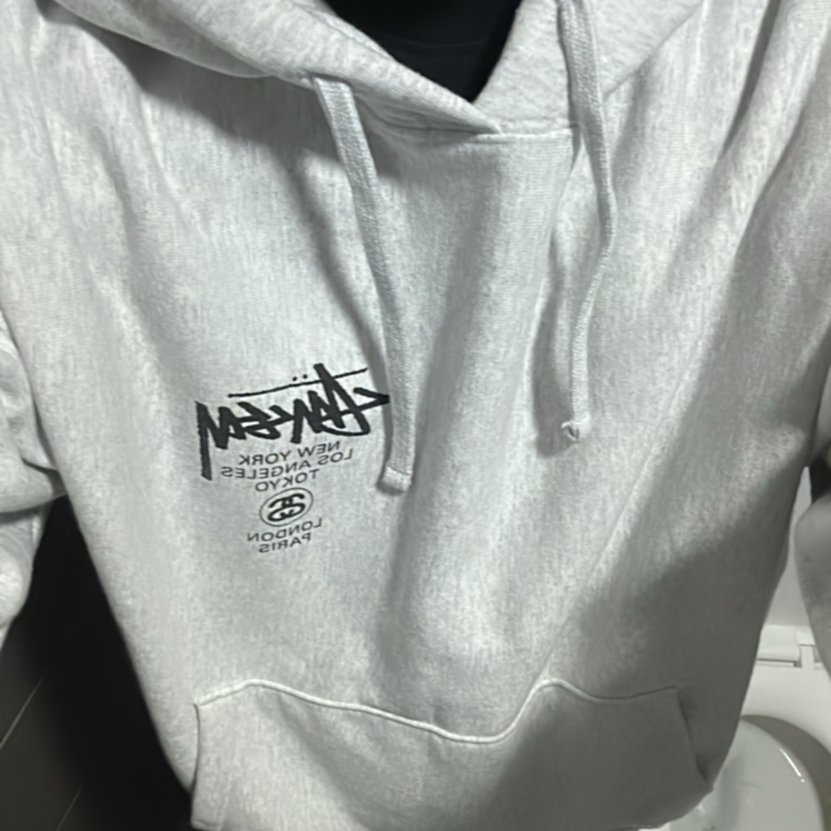 Stussy World Tour Hoodie Ash Heather 2023 착용 스타일