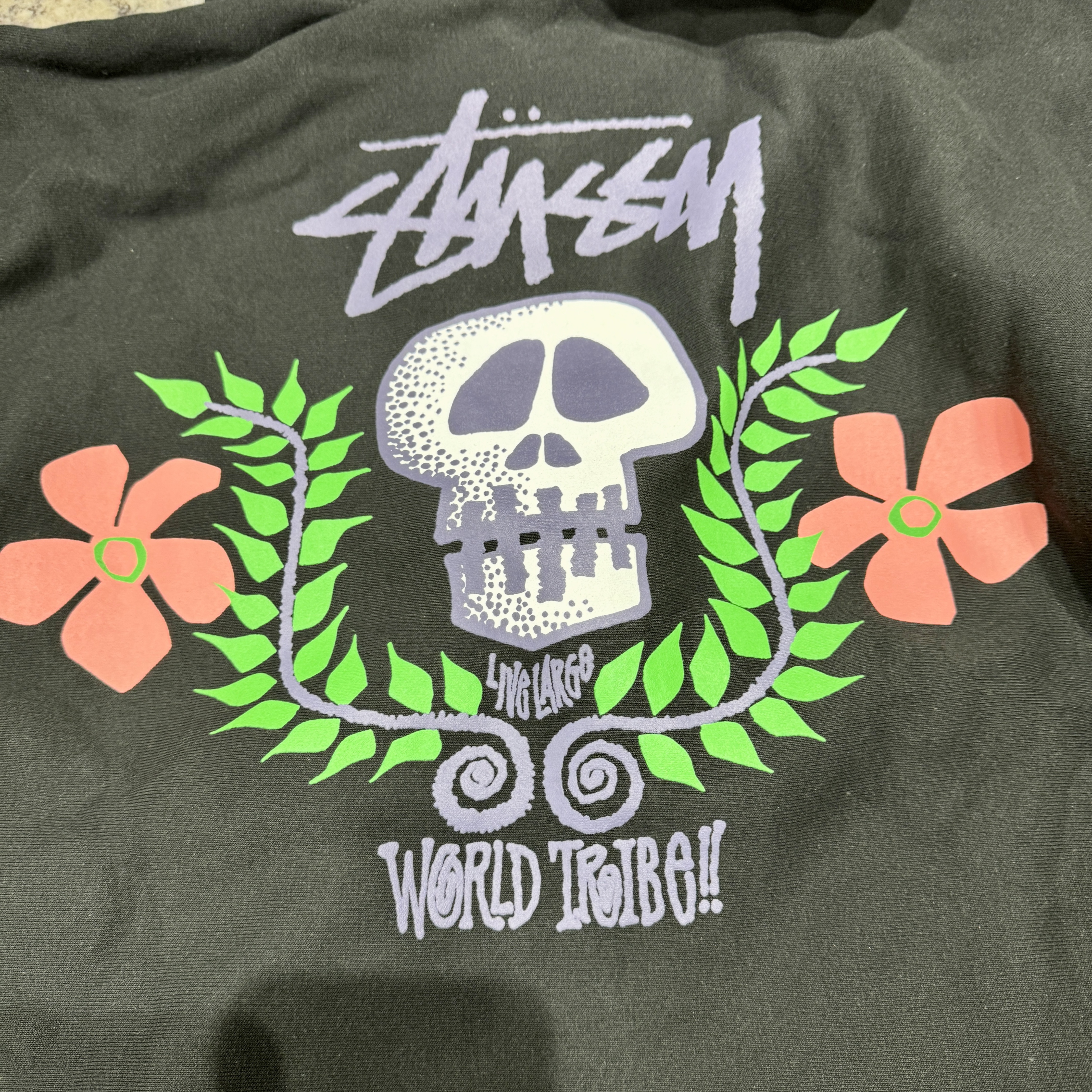 Stussy Skull Crest Zip Hoodie Black 착용 스타일 - 2