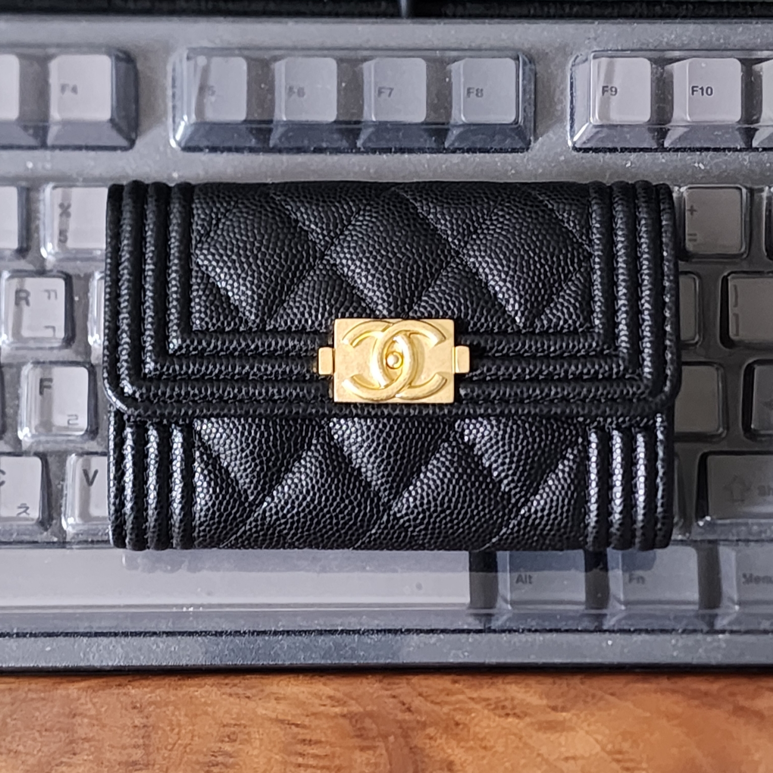 Chanel Boy Chanel Flap Card Holder Grained Calfskin & Gold Black 착용 스타일