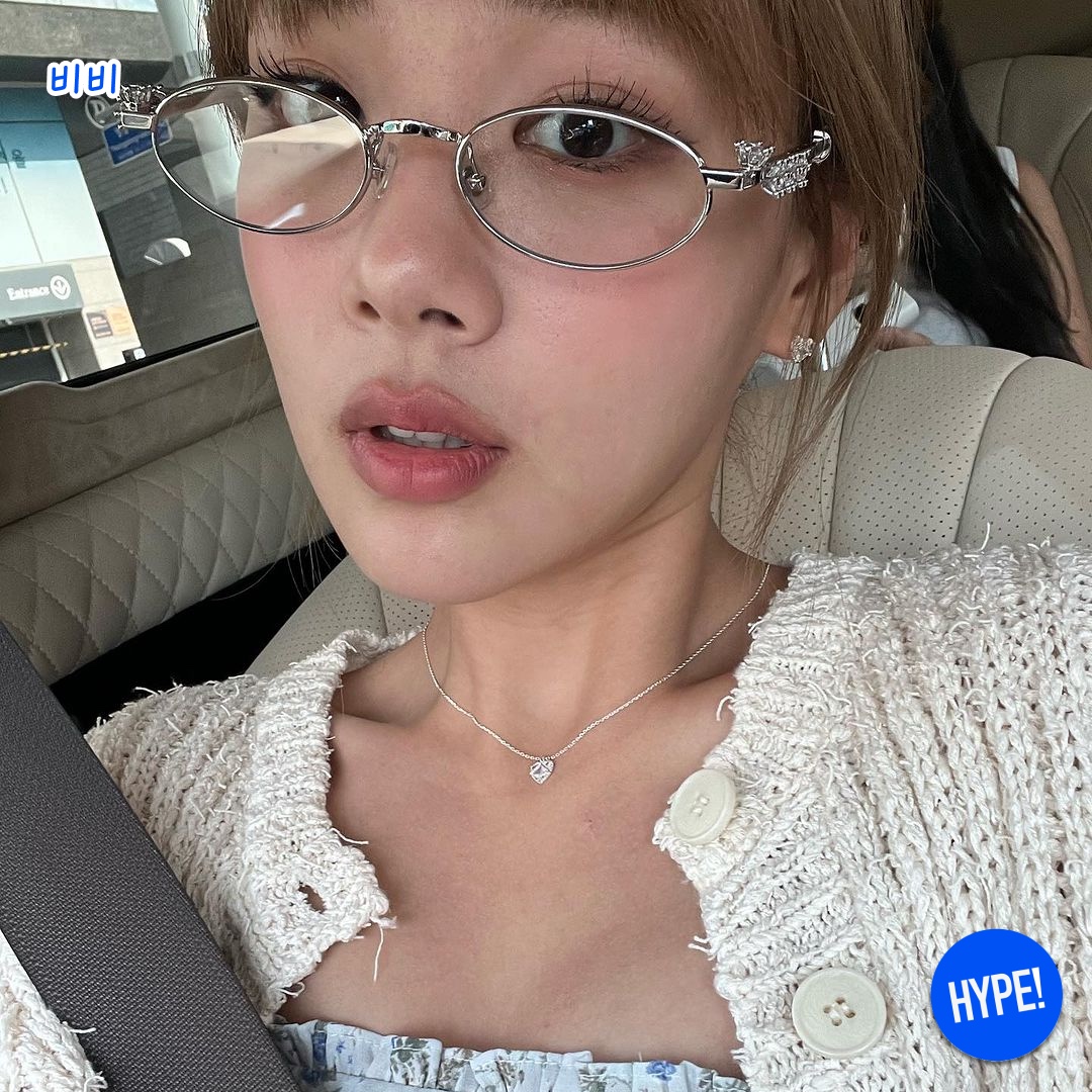 (W) 미우 미우 리가드 선글라스 블루 렌즈 허니 톨토이즈쉘 아세테이트 얼터너티브 핏, 젠틀 몬스터 x 데이제르 피어스드 02 실버 착용 스타일 - 8