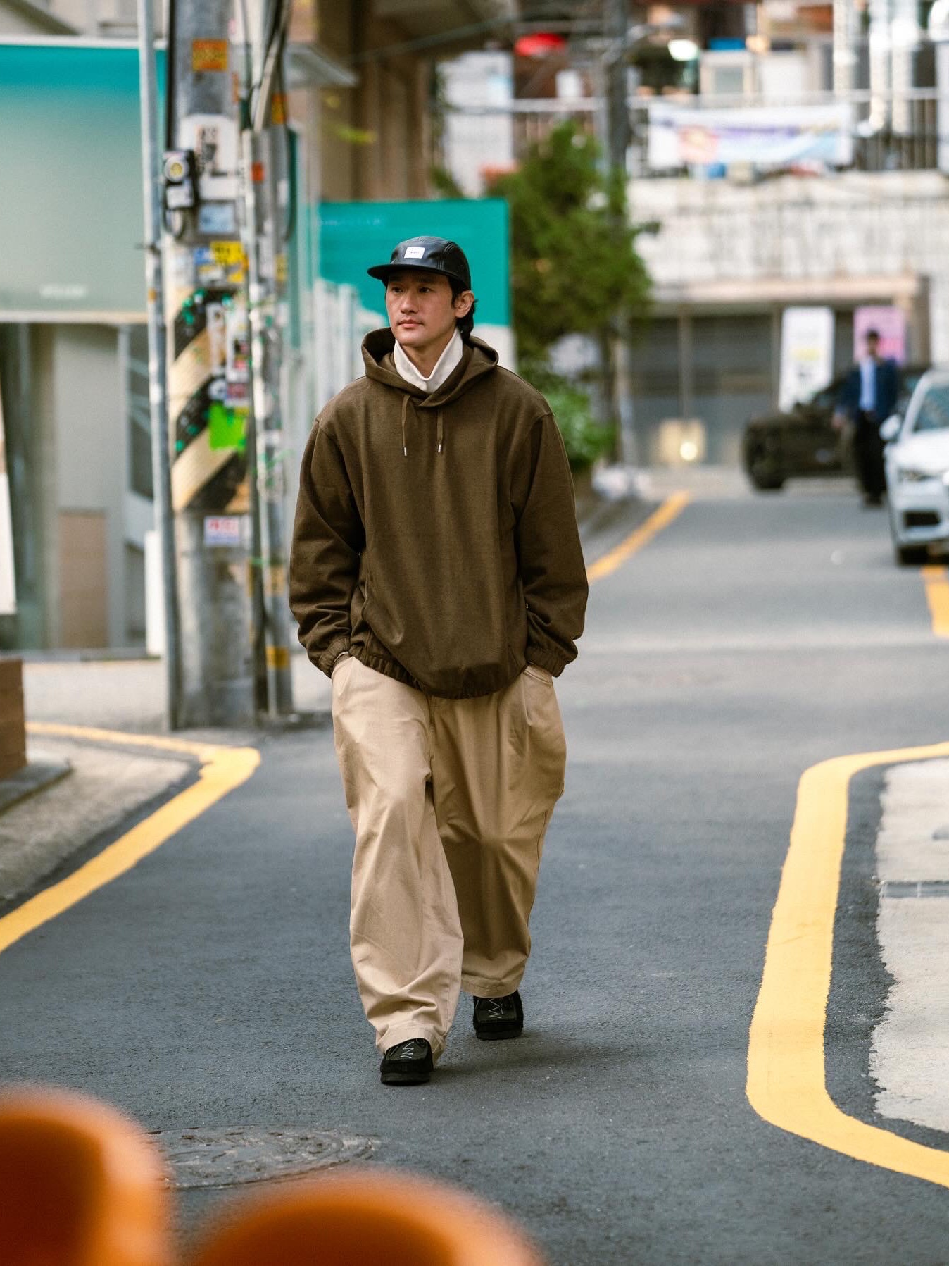 Clarks x Neighborhood Wallabee Boots GTX Black Combi Suede 착용 스타일 - 1