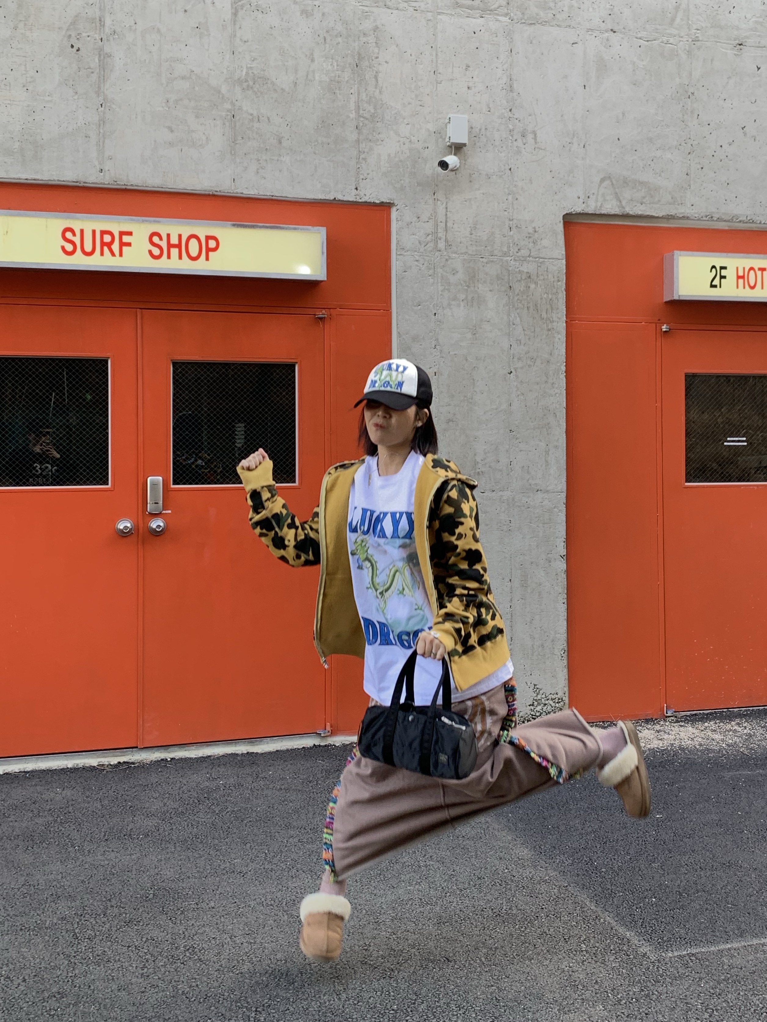 BAPE PONR 1st Camo 2nd Shark Full Zip Hoodie Yellow, Open Yy Lucky Blue Dragon Trucker Cap Black 착용 스타일 - 3