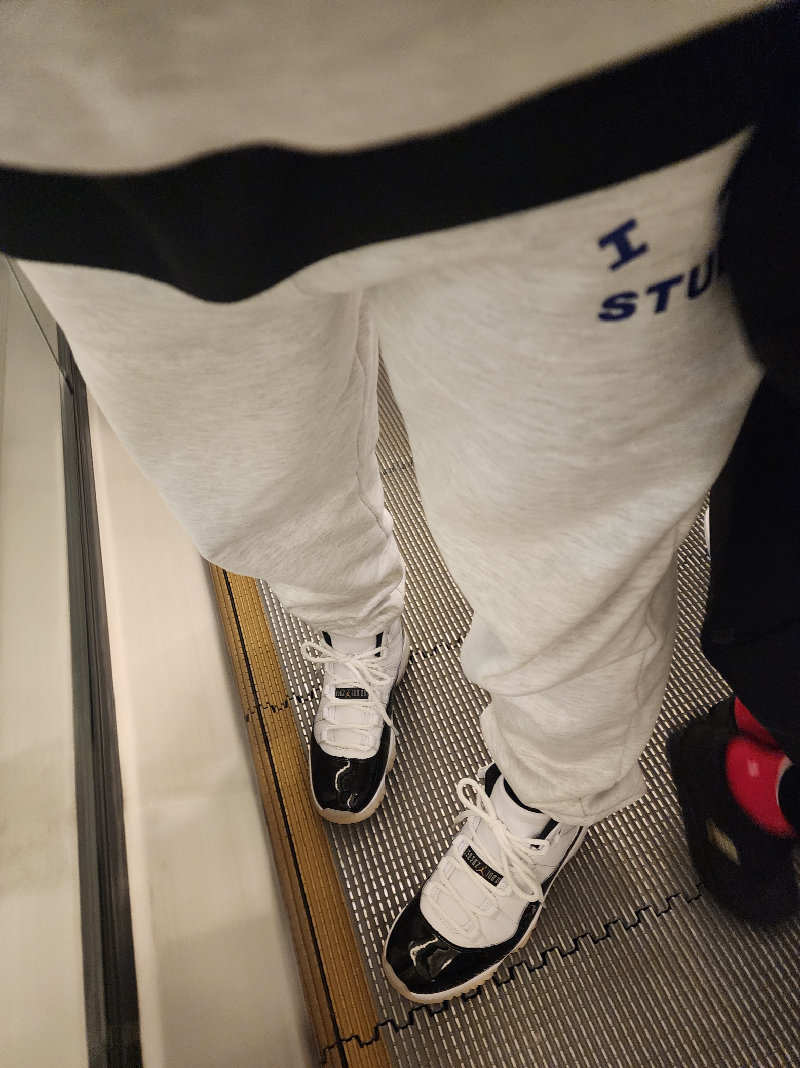 Jordan 11 Retro Gratitude, IAB Studio Sweatpants Light Gray 착용 스타일
