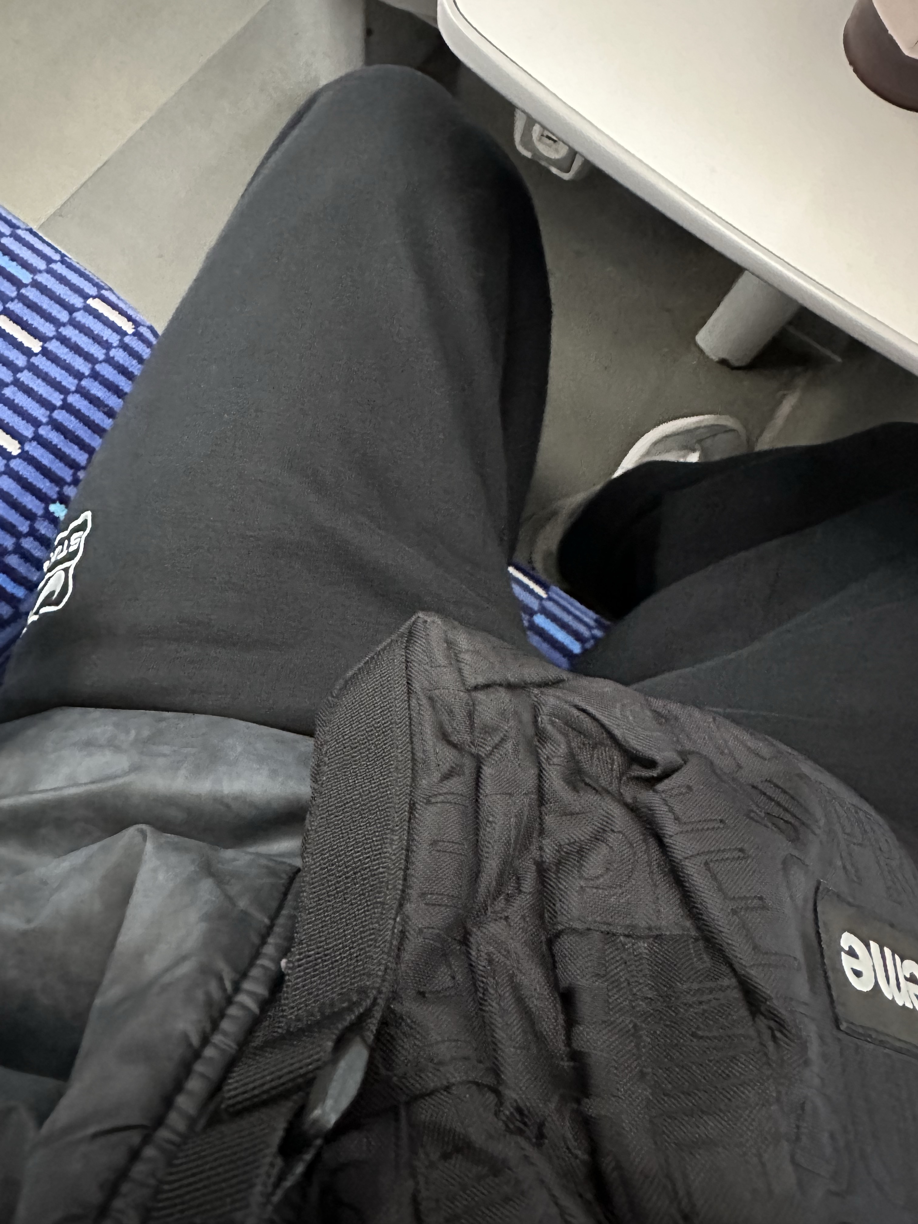 Nike x Stussy NRG Washed Fleece Pants Black (DO5296-010), Nike x Stussy NRG Washed Fleece Crewneck Black (DO5310-010) 착용 스타일 - 2