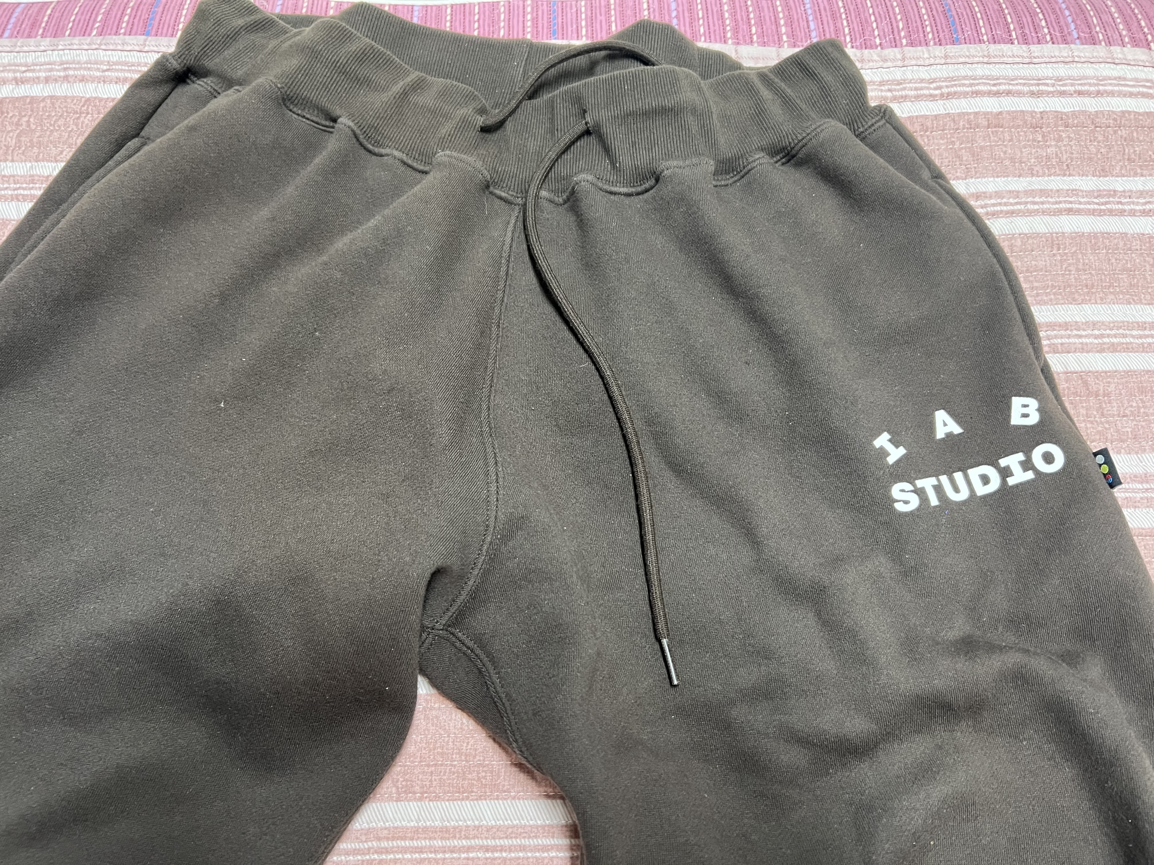 IAB Studio Sweatpants Brown 착용 스타일