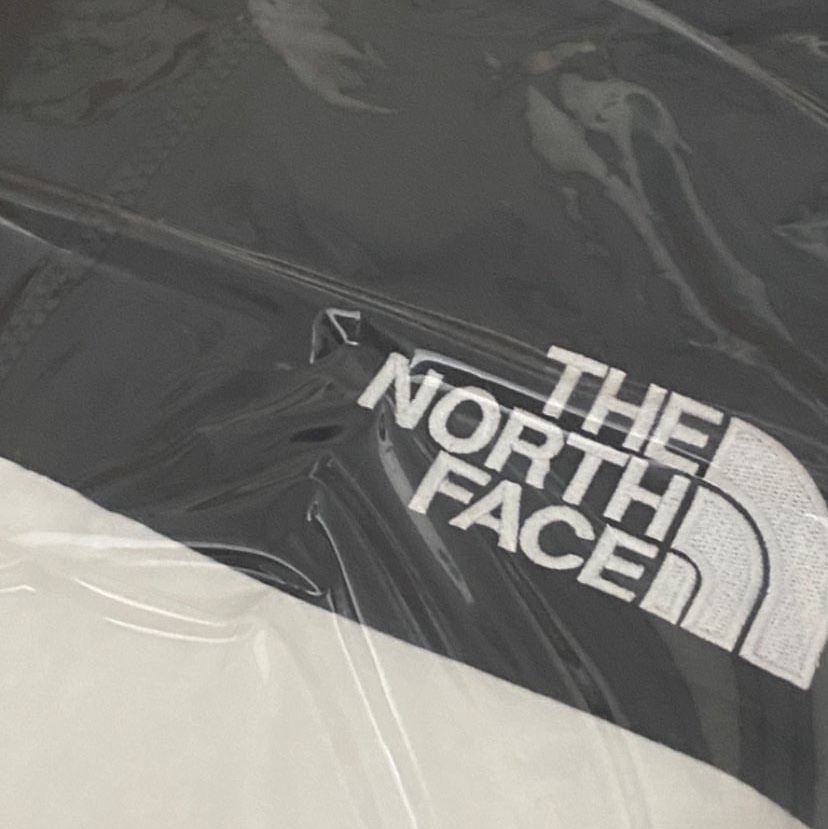 The North Face 1996 Eco Nuptse Jacket White, Apple Watch SE 40mm GPS Midnight Aluminum Case with Sport Band Midnight (Korean Ver.) 착용 스타일 - 2