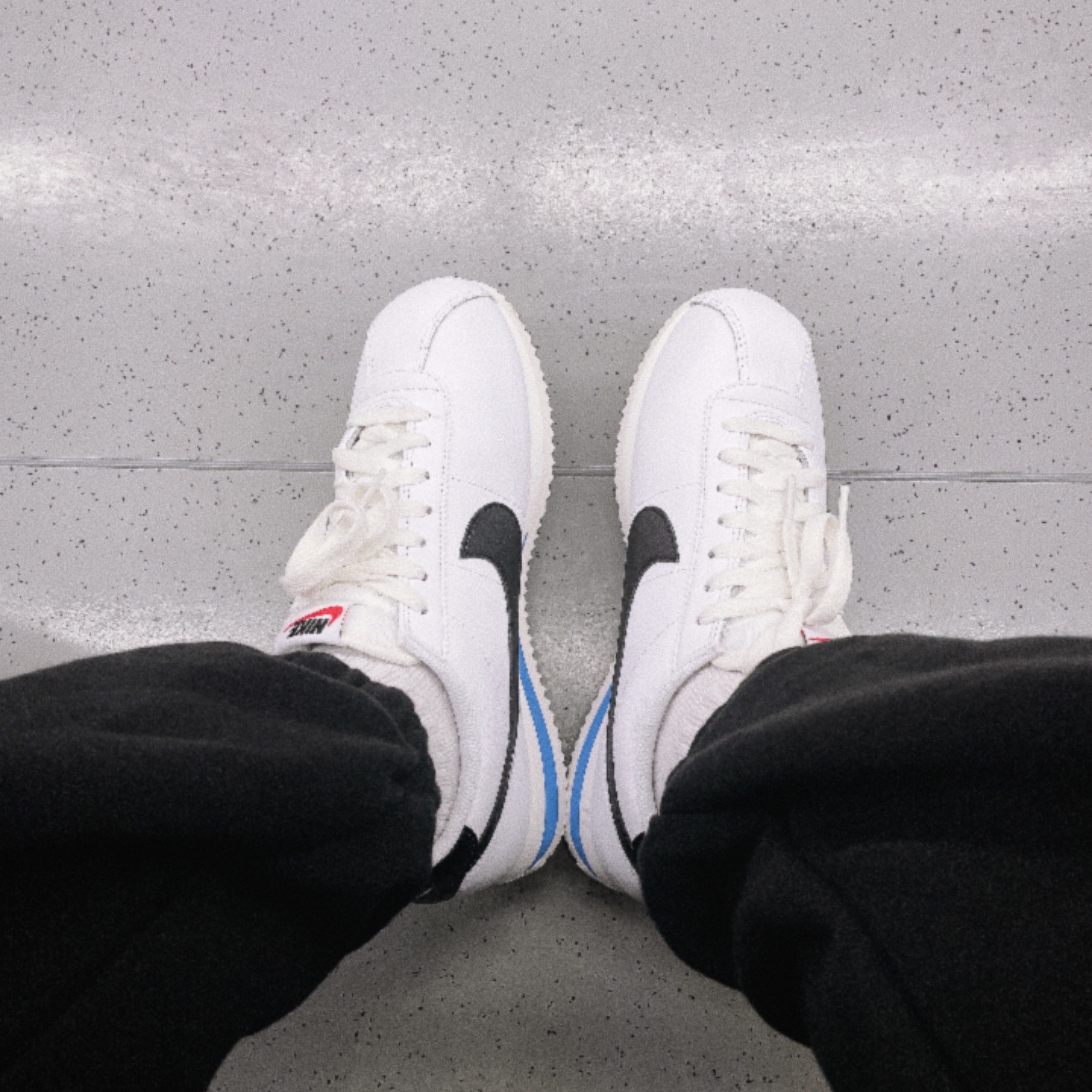 Nike Cortez White and Black 착용 스타일