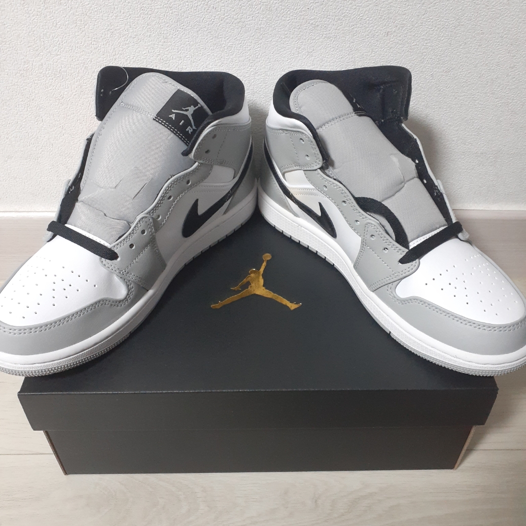 Jordan 1 Mid Light Smoke Grey 착용 스타일