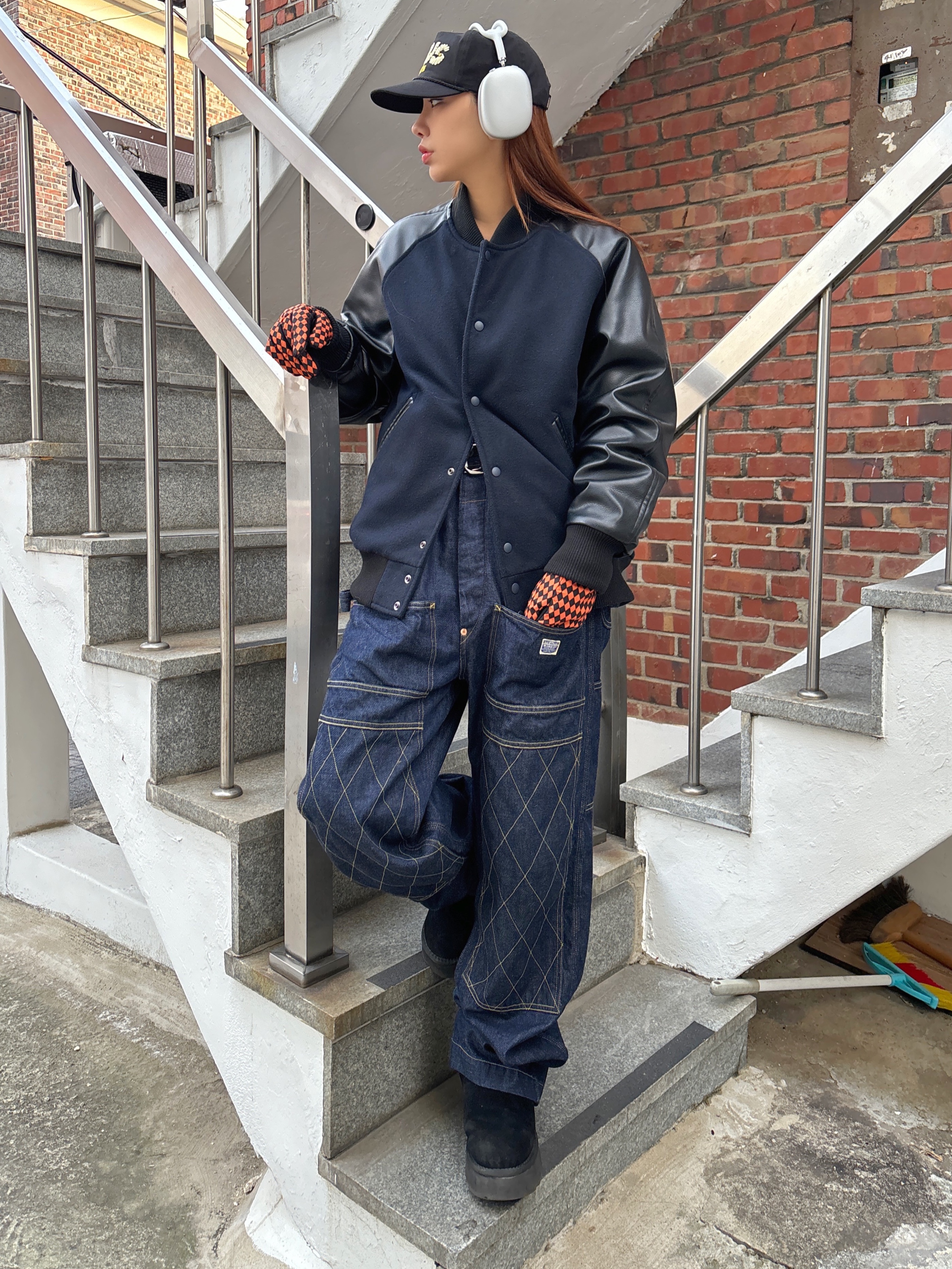 Kapital 11.5 oz. Denim Lumber Pants Indigo, Apple AirPods Max Lightning Silver (Korean Ver.) 착용 스타일 - 1