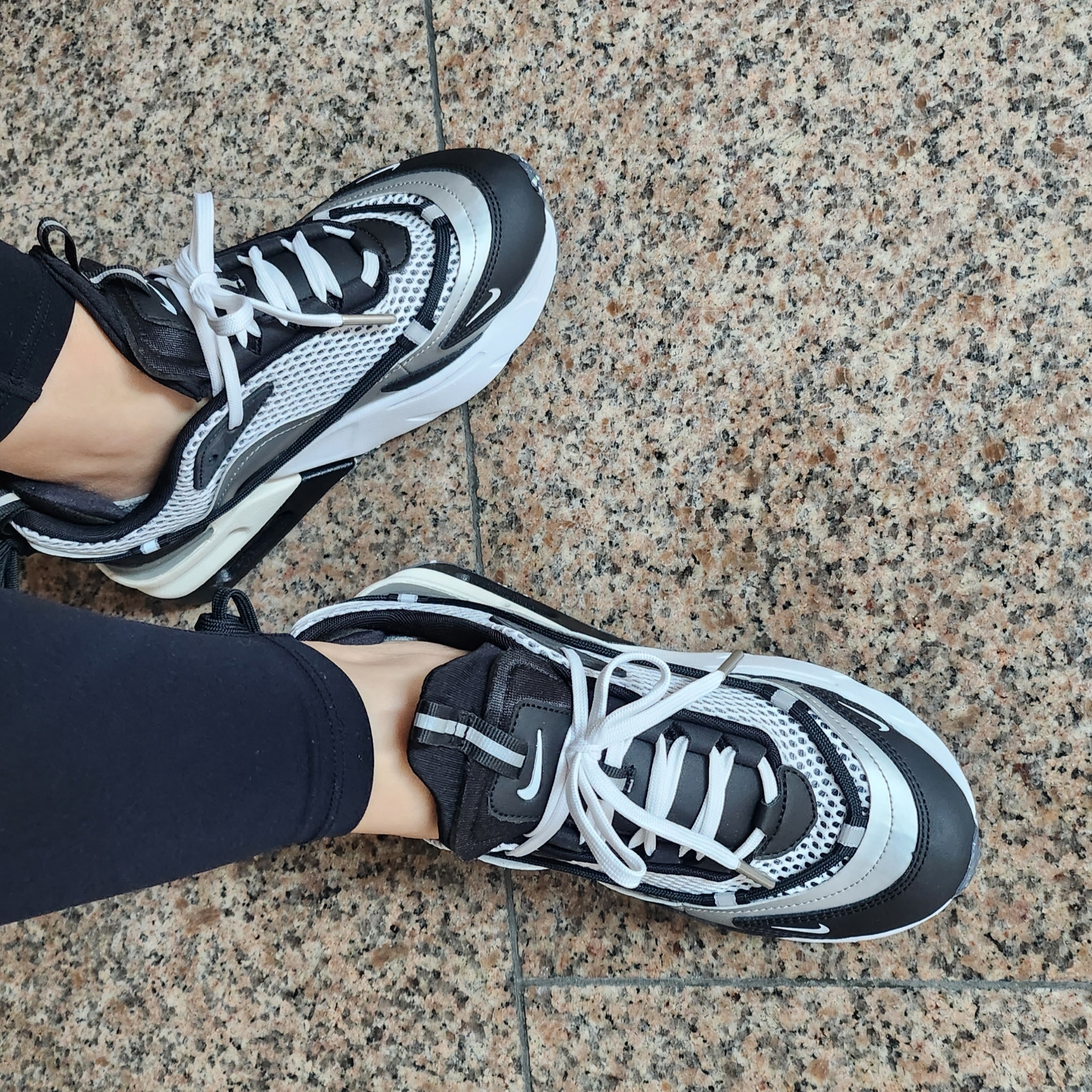 (W) Nike Air Max Furyosa Silver and Black 착용 스타일