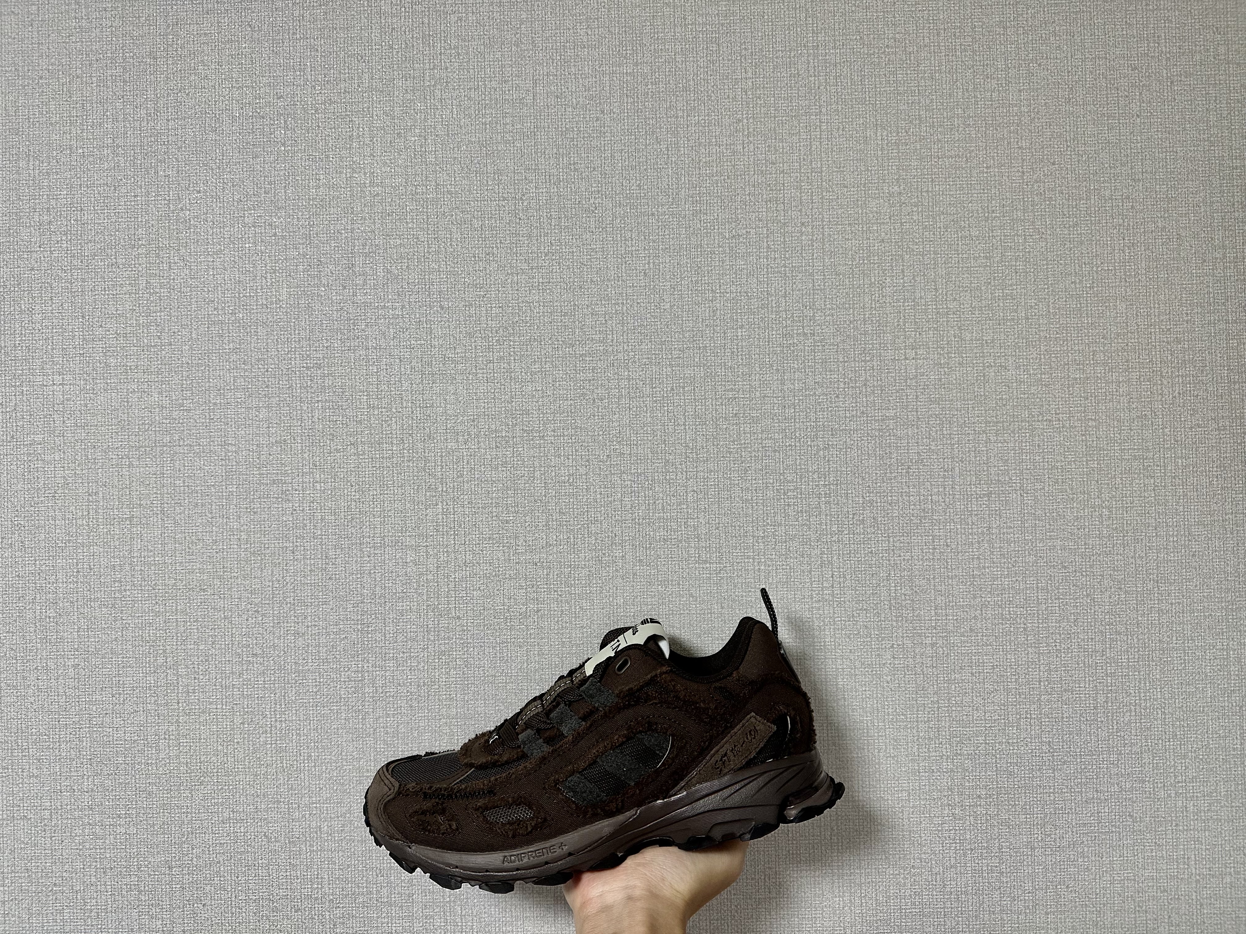 Adidas x Song for the Mute Shadowturf Dark Brown 착용 스타일 - 2