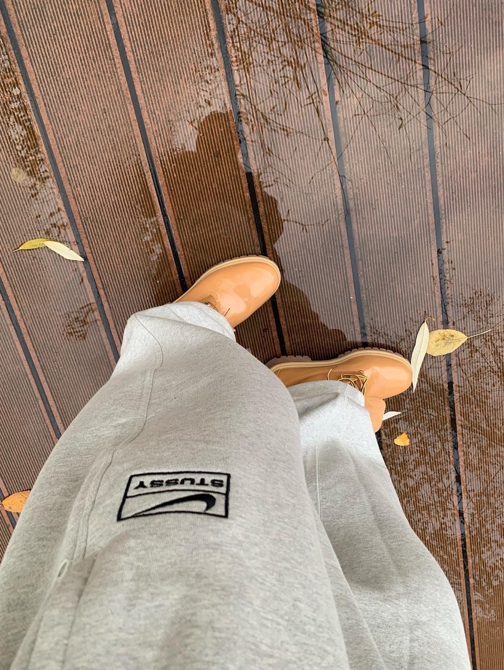 Nike x Stussy Full Zip Fleece Hoodie Grey Heather (FJ9181-050), Nike x Stussy Fleece Pants Grey Heather (FN5231-050) 착용 스타일 - 2
