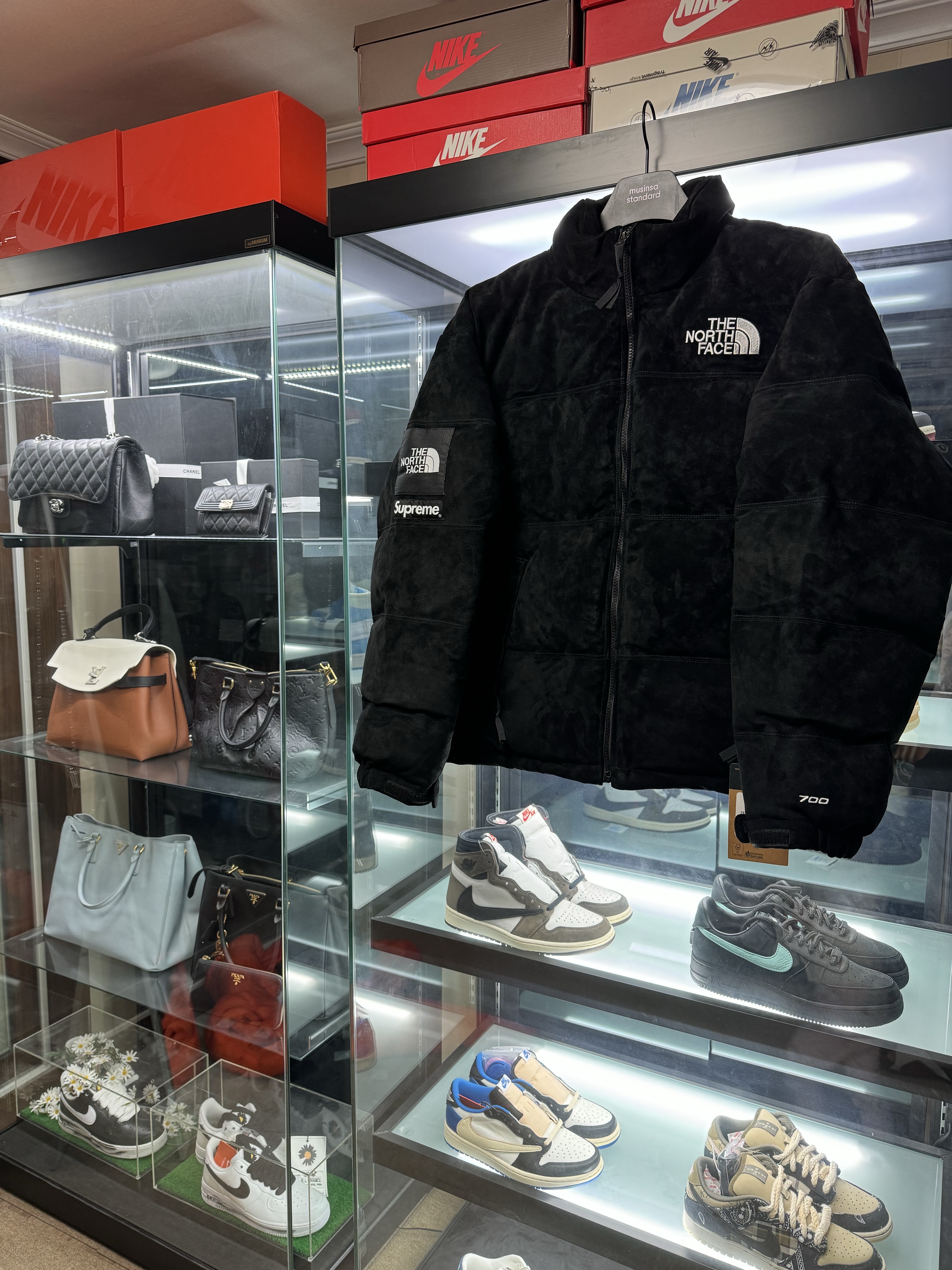 Supreme x The North Face Suede Nuptse Jacket Black - 23FW, Nike x Tiffany & Co. Air Force 1 Low SP 1837 착용 스타일