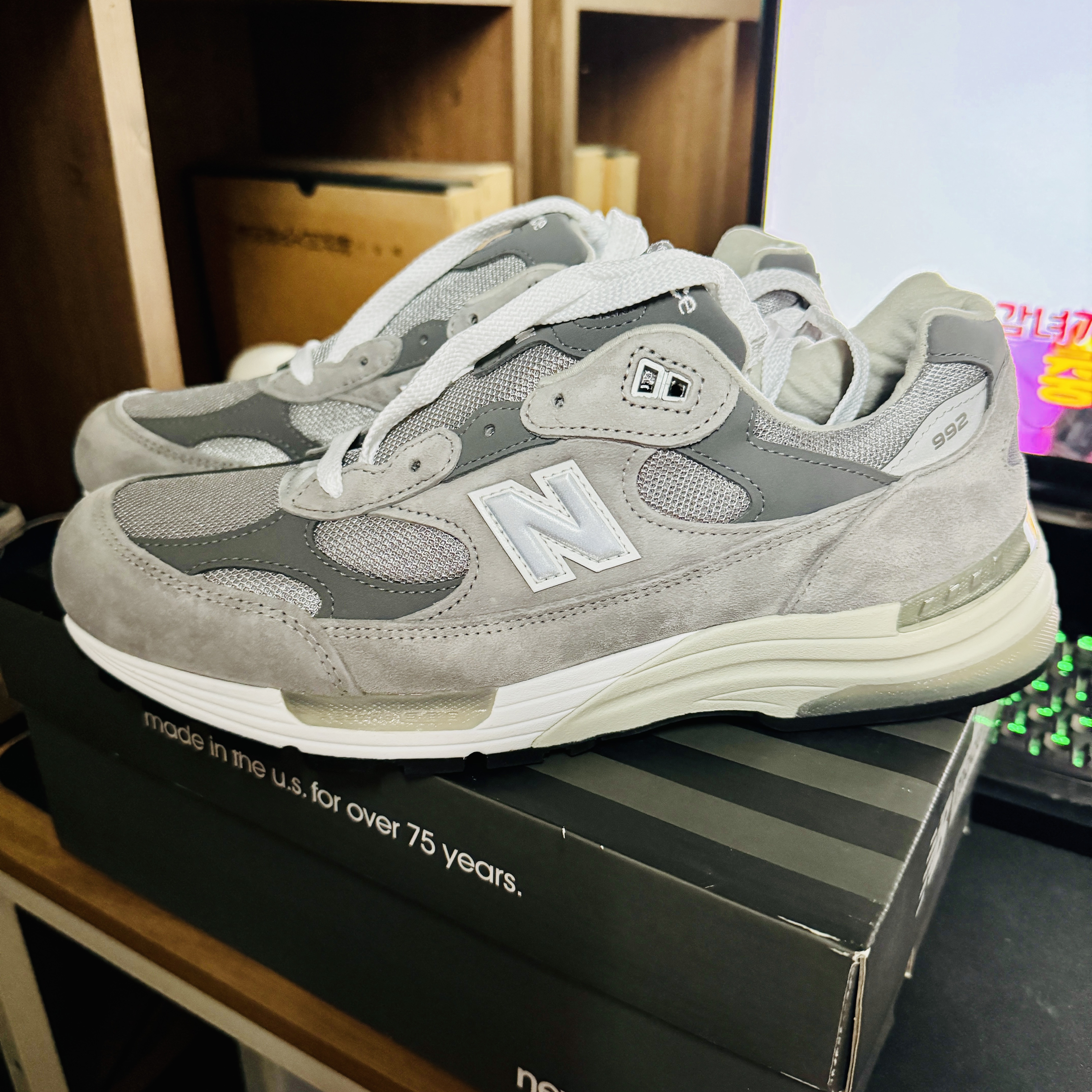 New Balance 992 Made in USA Grey - D Standard 착용 스타일 - 3