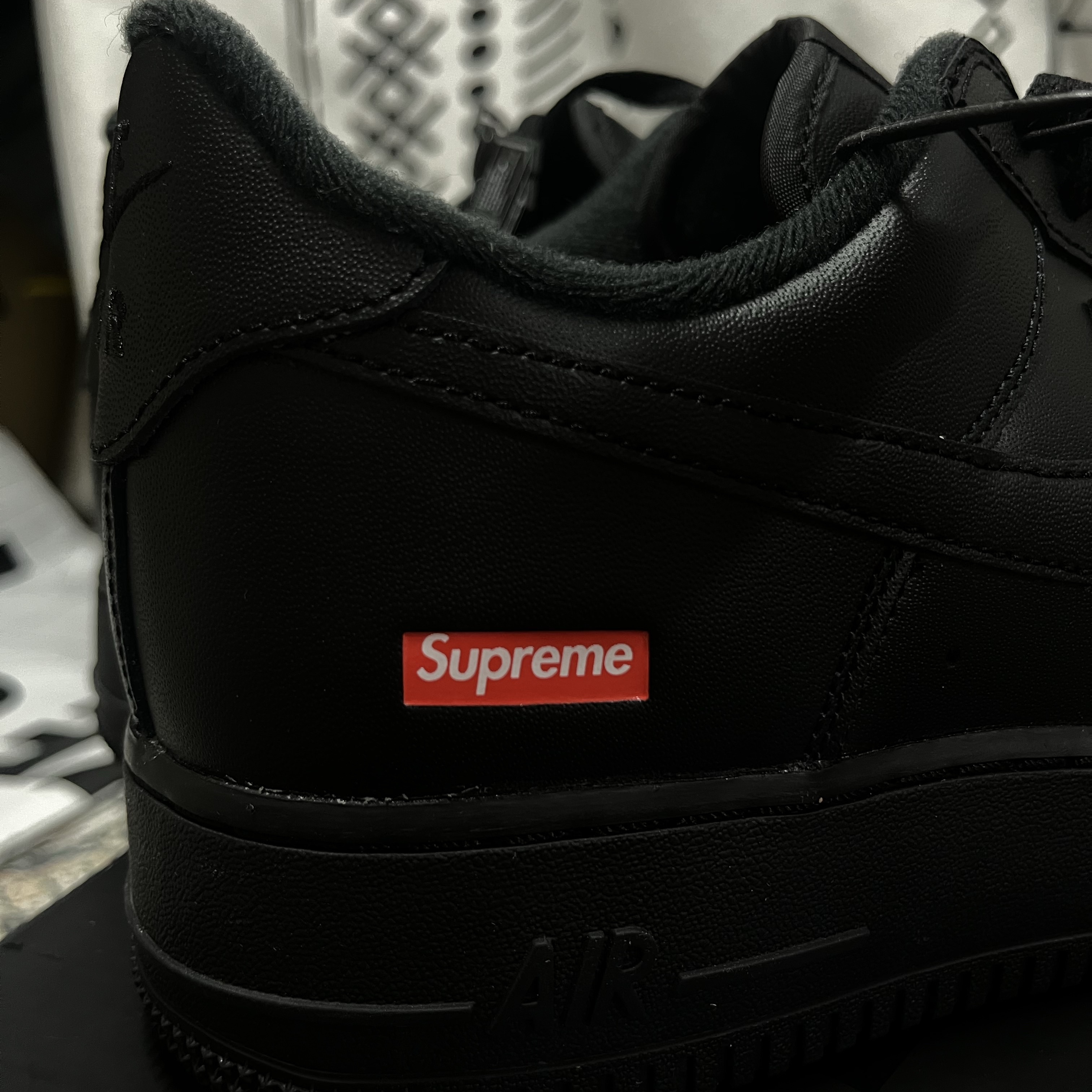 Nike x Supreme Air Force 1 Low Black 착용 스타일 - 4