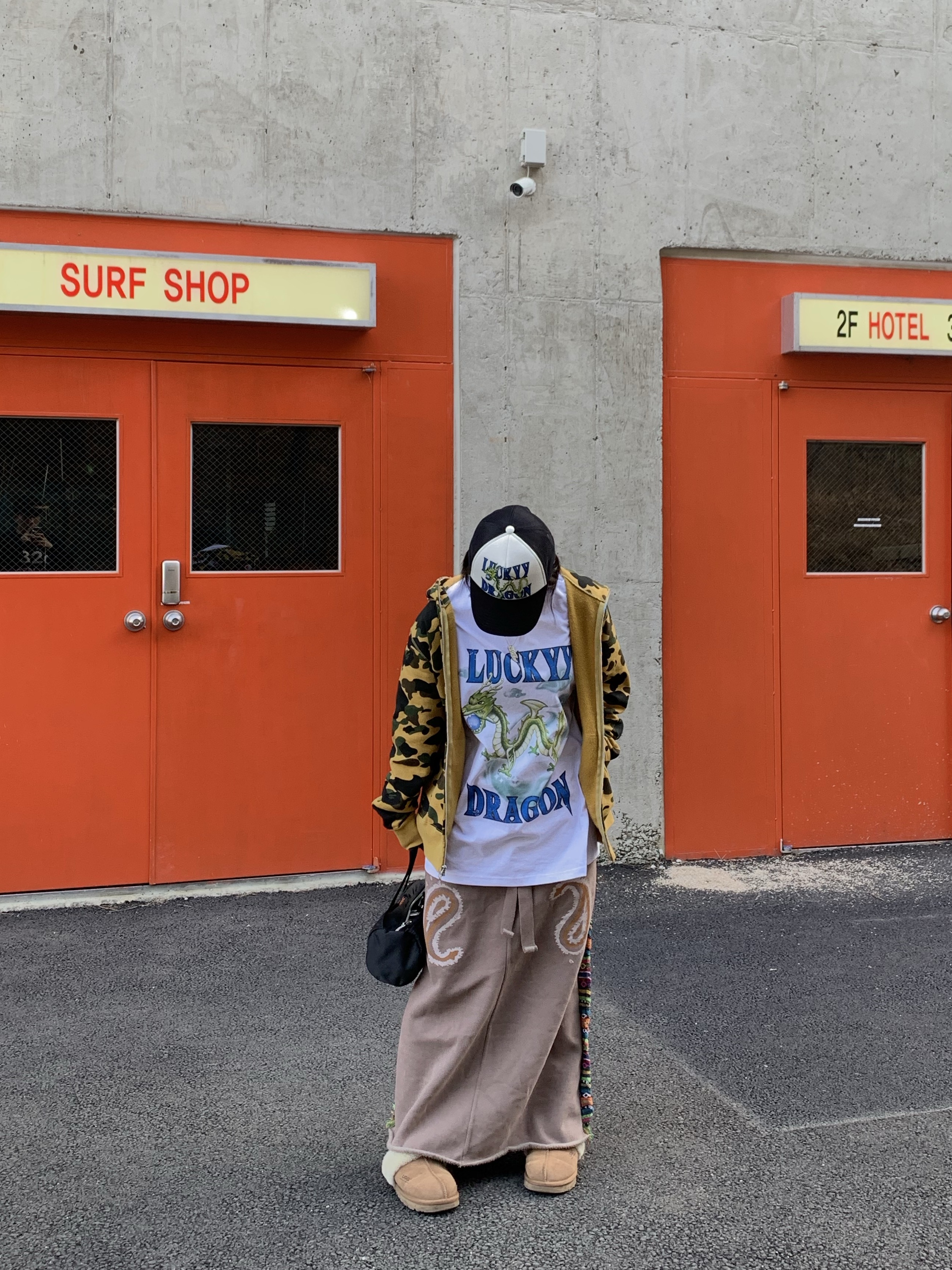 BAPE PONR 1st Camo 2nd Shark Full Zip Hoodie Yellow, Open Yy Lucky Blue Dragon Trucker Cap Black 착용 스타일 - 2