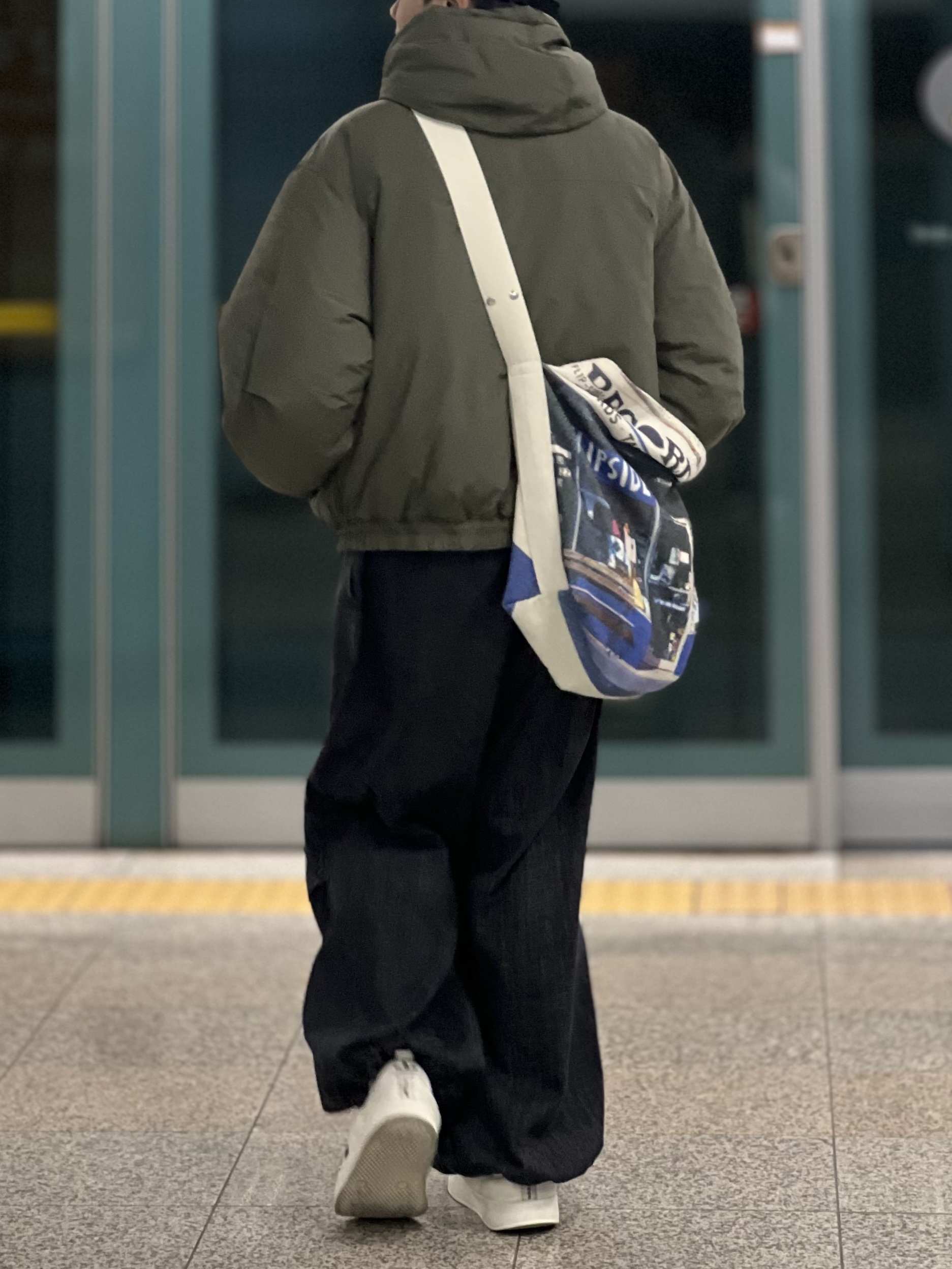 Adidas Puffylette Off White 착용 스타일 - 3