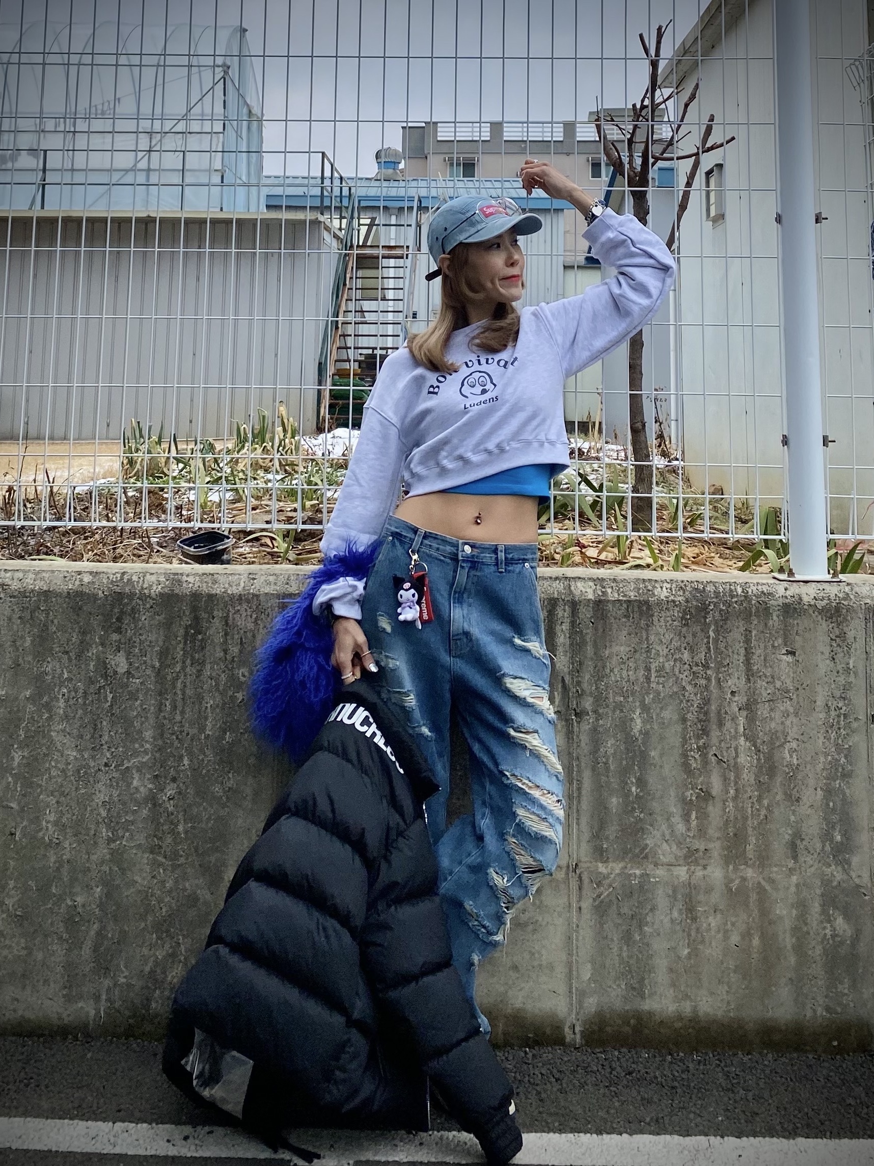 Jordan 1 x Travis Scott x Fragment Retro Low OG SP Military Blue, Sanrio Kuromi Mini Mascot Holder 착용 스타일 - 1