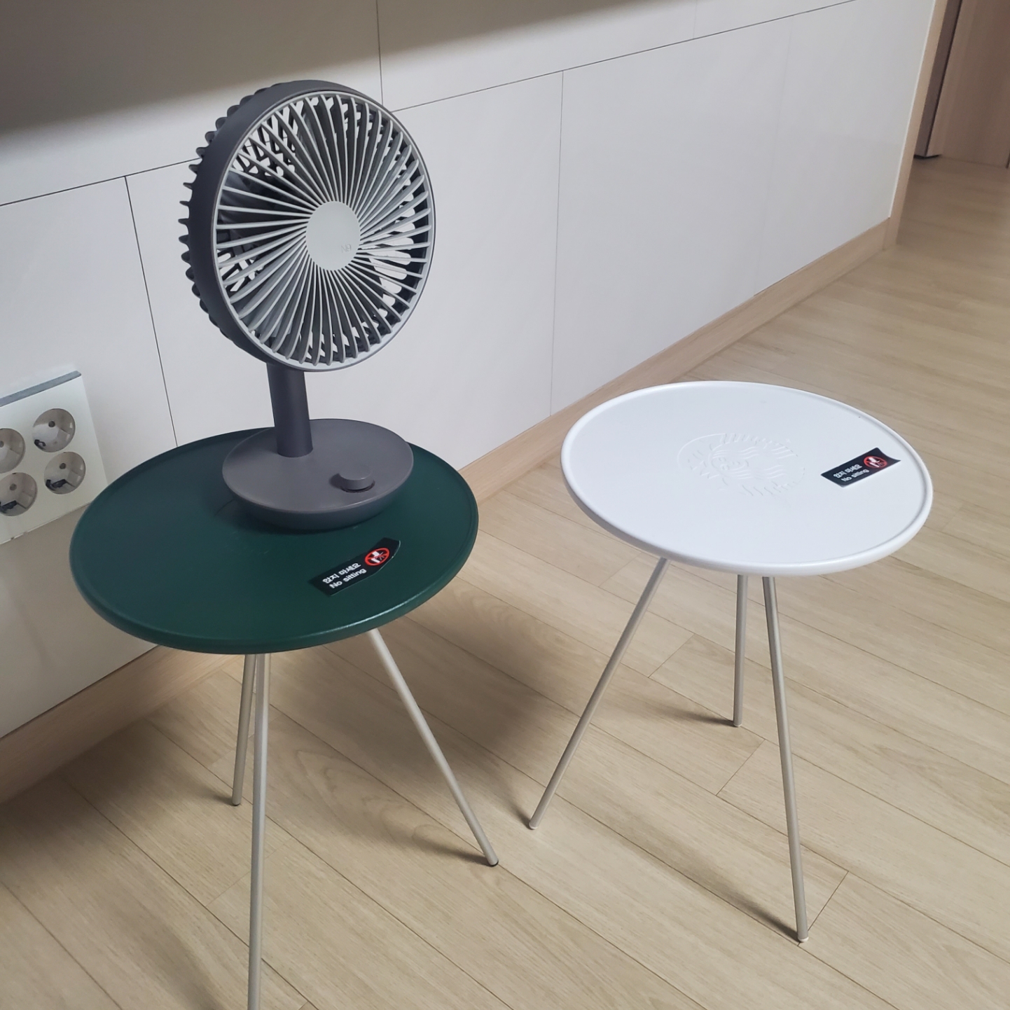 Starbucks x Helinox Side Table Ivory, Starbucks x Helinox Side Table Green 착용 스타일