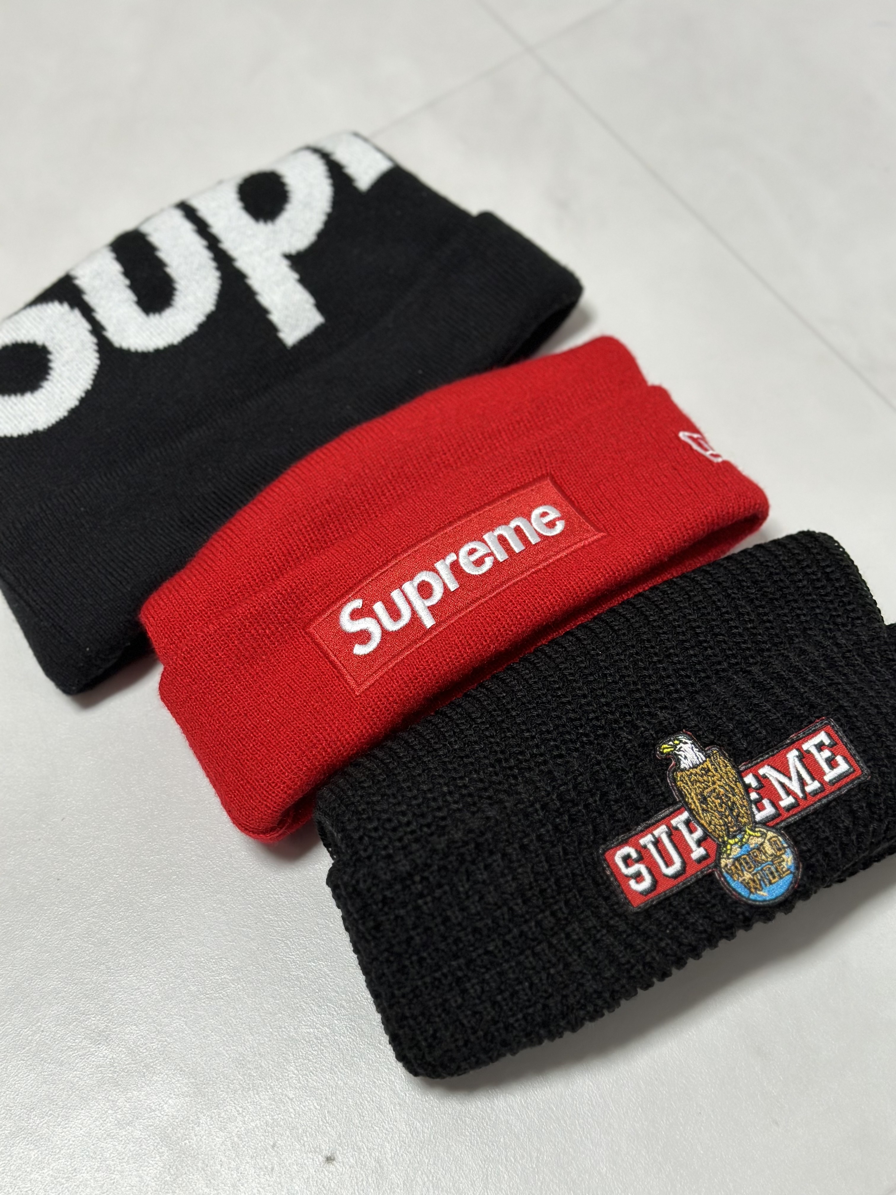 Supreme New Era Box Logo Beanie Red - 23FW, Supreme Eagle Beanie Black - 23FW 착용 스타일
