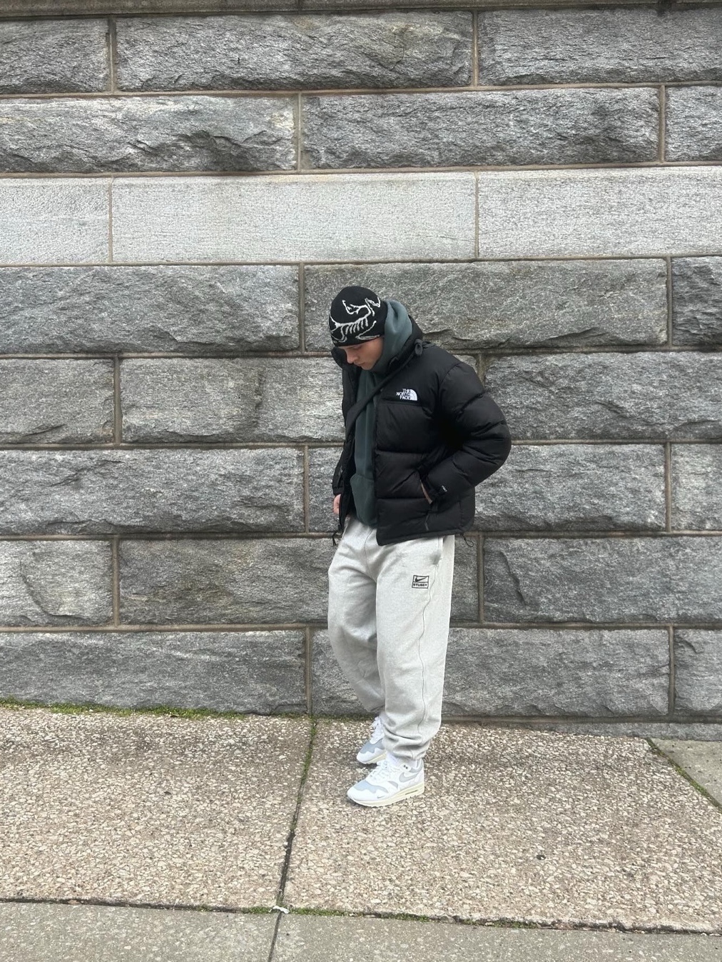 Nike x Stussy Full Zip Fleece Hoodie Grey Heather (FJ9181-050), Nike x Stussy Fleece Pants Grey Heather (FN5231-050) 착용 스타일 - 4
